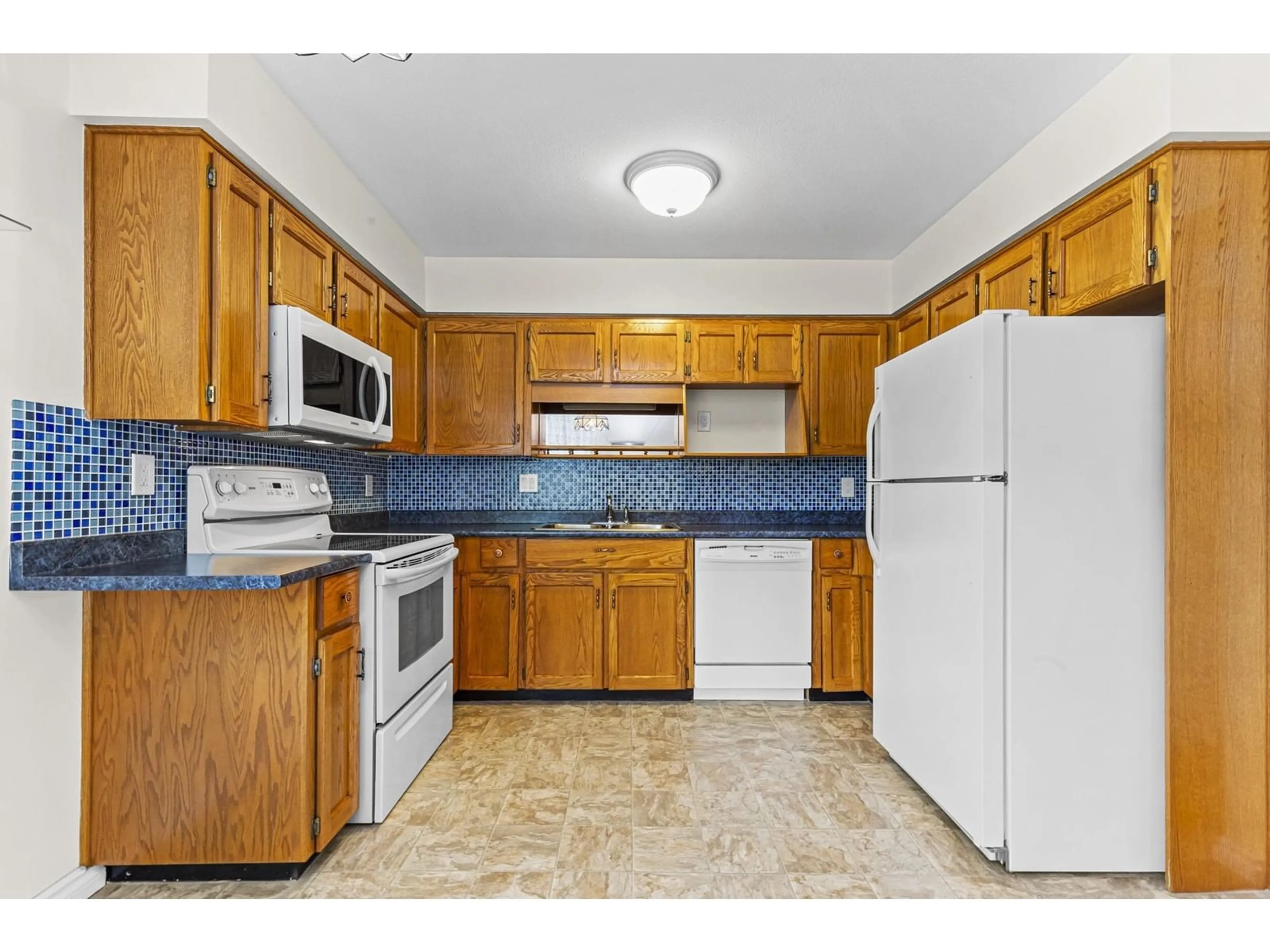 Standard kitchen, unknown for 2 - 2989 TRAFALGAR, Abbotsford British Columbia V2S7X9