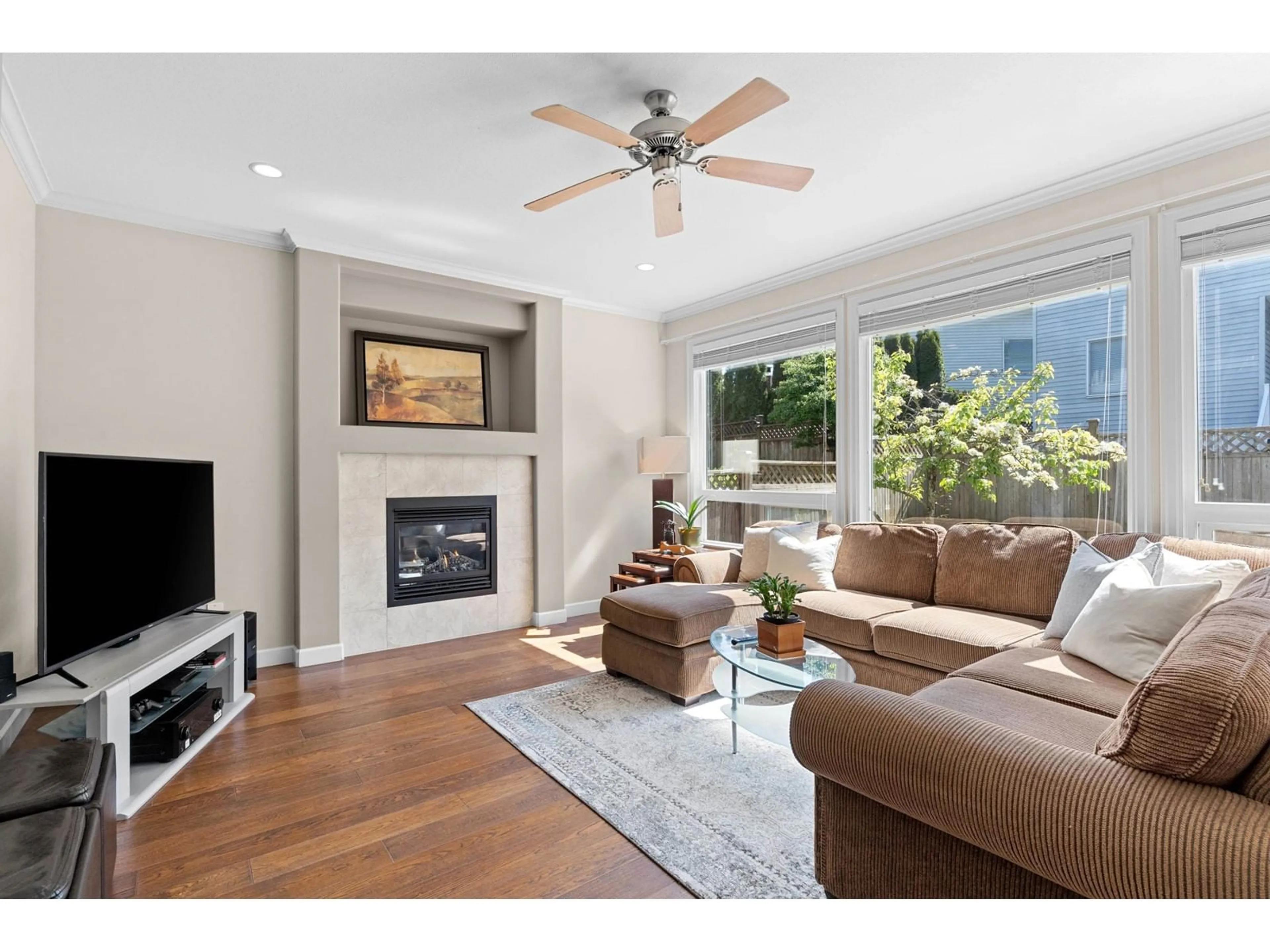 Living room with furniture, wood/laminate floor for 17978 71A, Surrey British Columbia V3S7C8