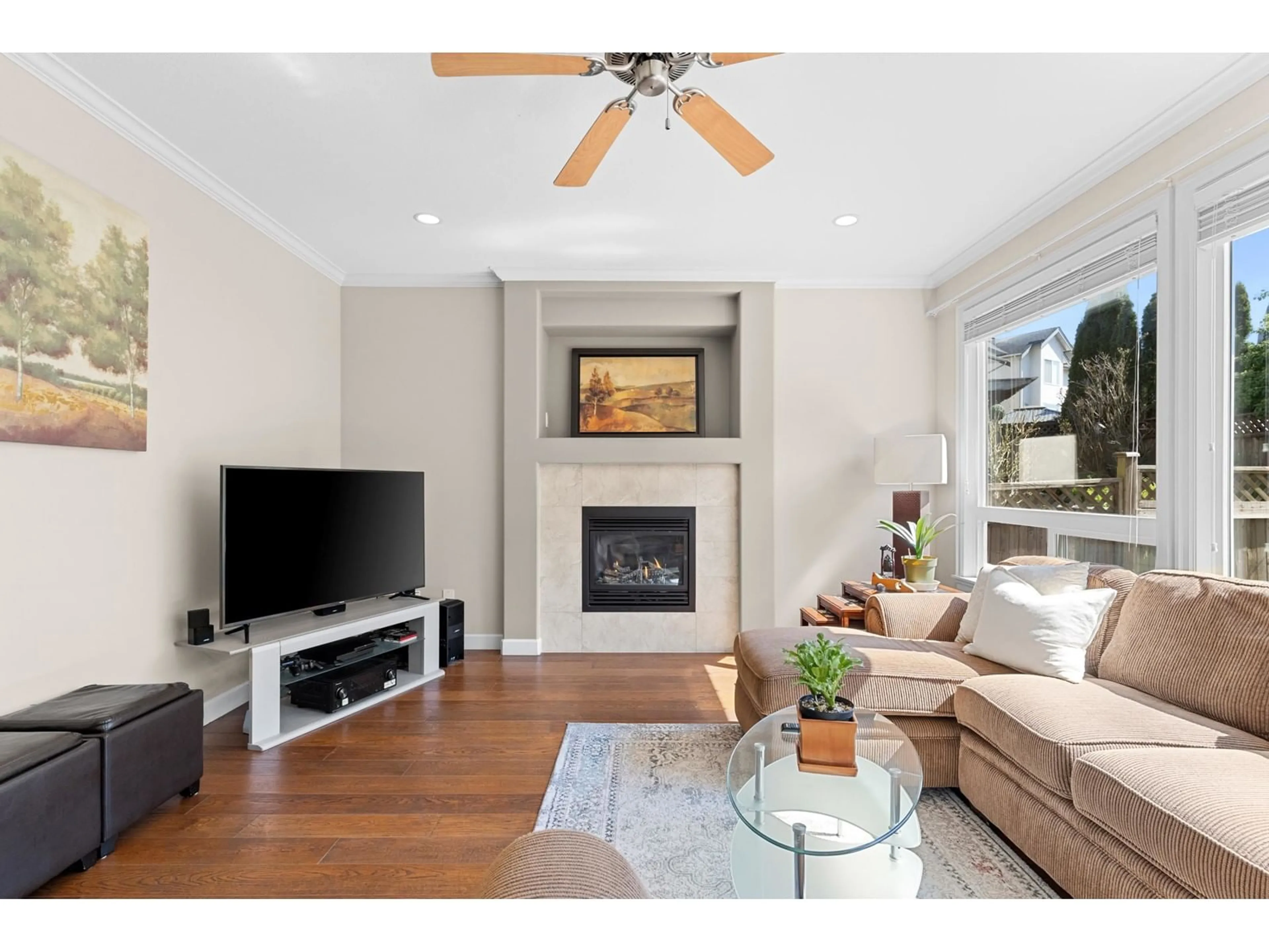 Living room with furniture, wood/laminate floor for 17978 71A, Surrey British Columbia V3S7C8