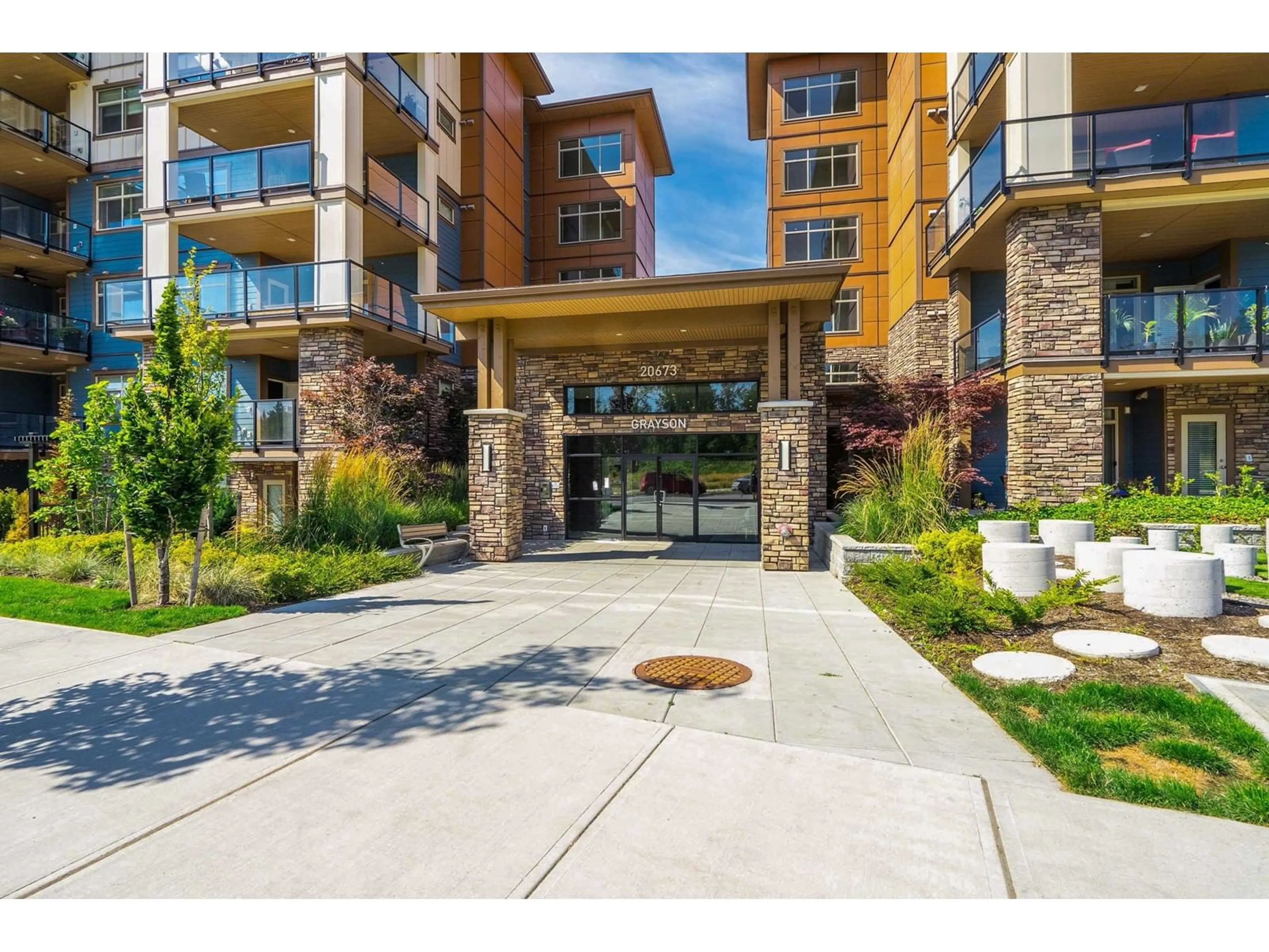 Indoor foyer for 303 - 20673 78, Langley British Columbia V2Y3K1