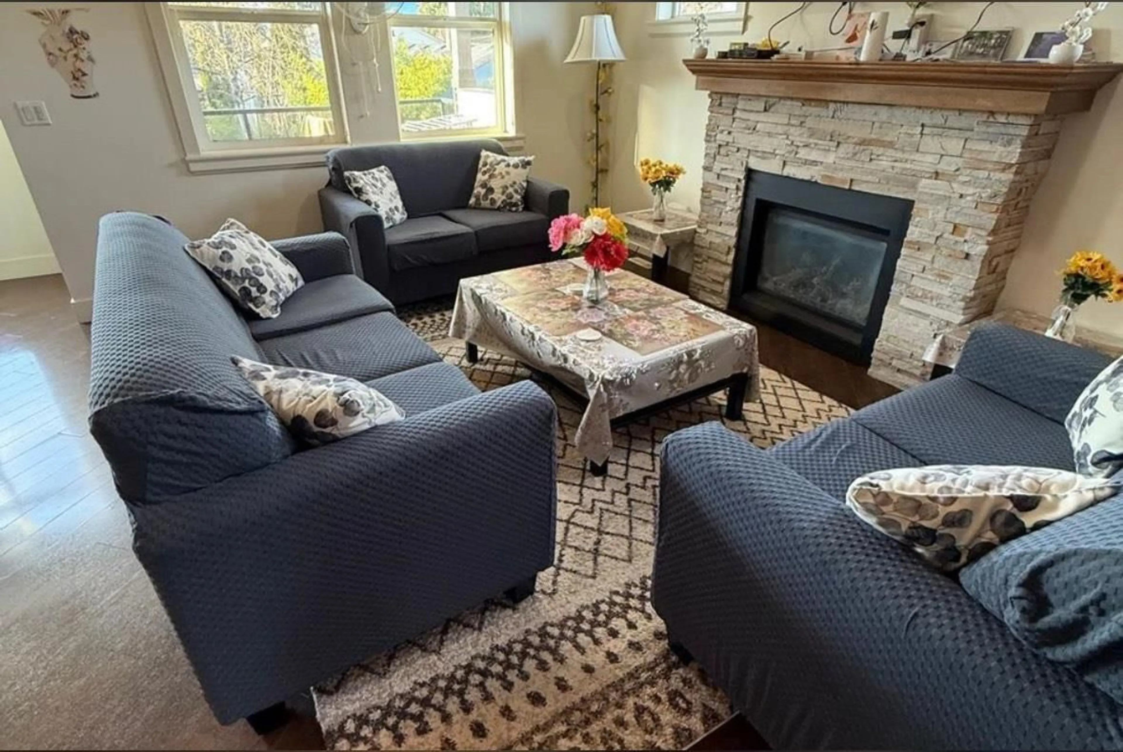 Living room with furniture, carpet floor for 9609 ST. DAVID STREET, Chilliwack British Columbia V2P5B5