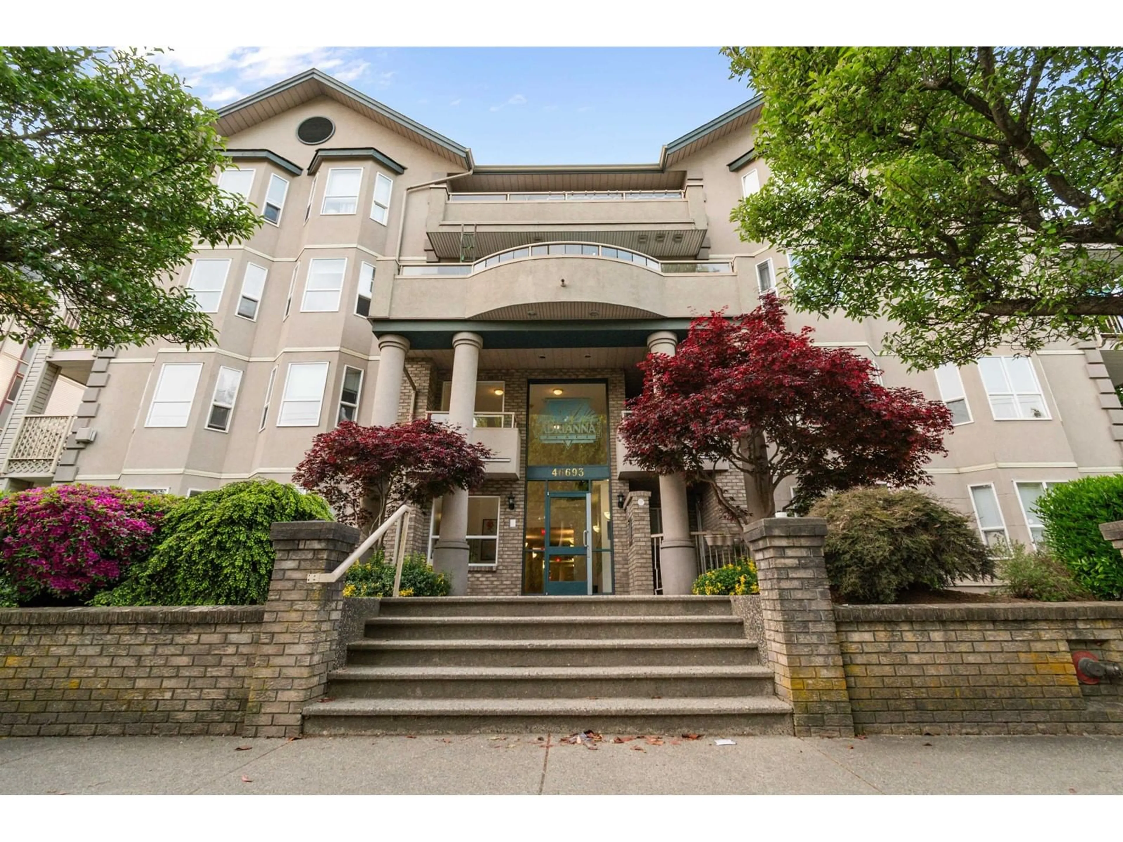 Indoor foyer for 114 - 46693 YALE ROAD, Chilliwack British Columbia V2P7Z4