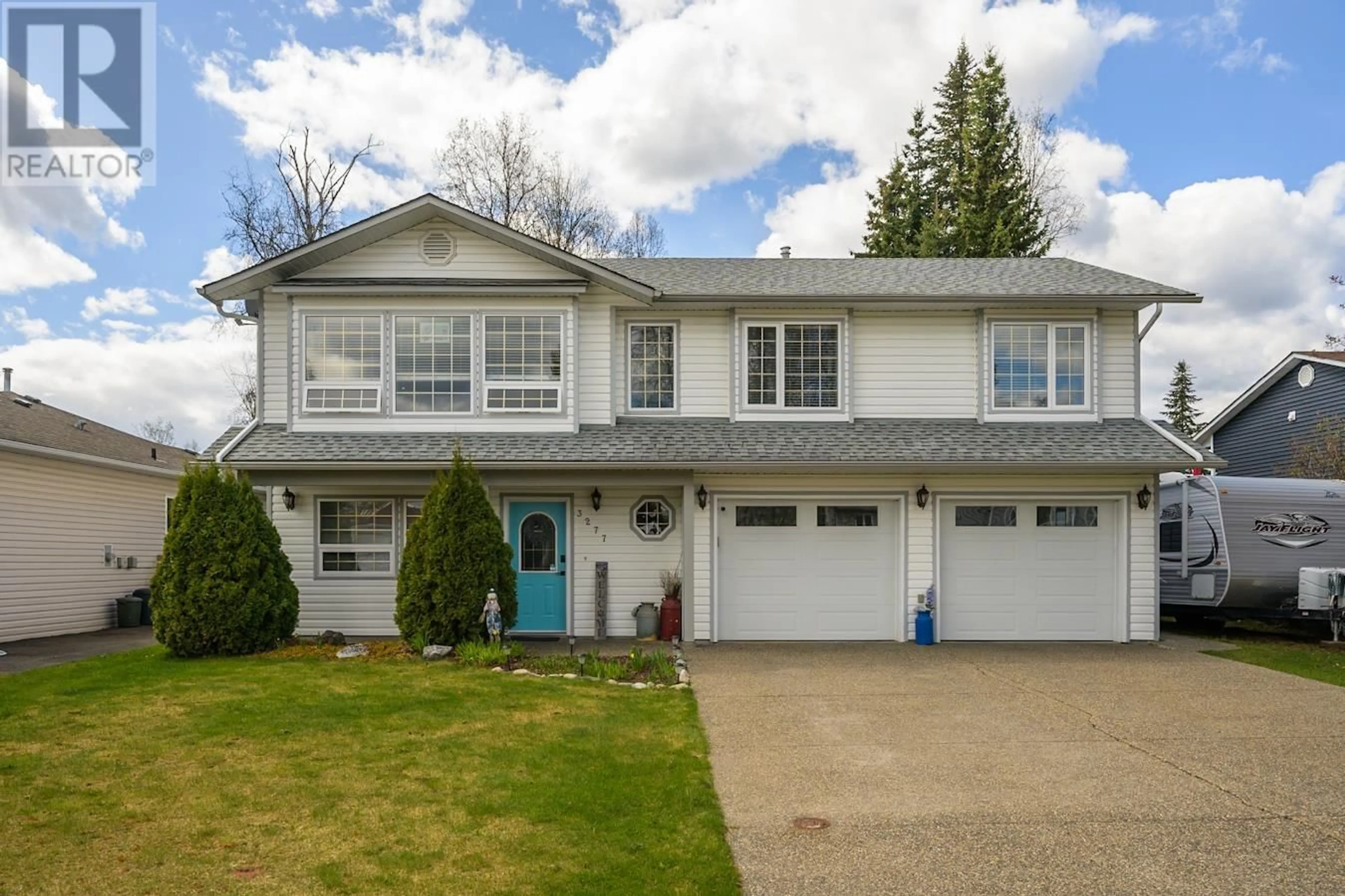Home with vinyl exterior material, street for 3277 SETON CRESCENT, Prince George British Columbia V2K4X7