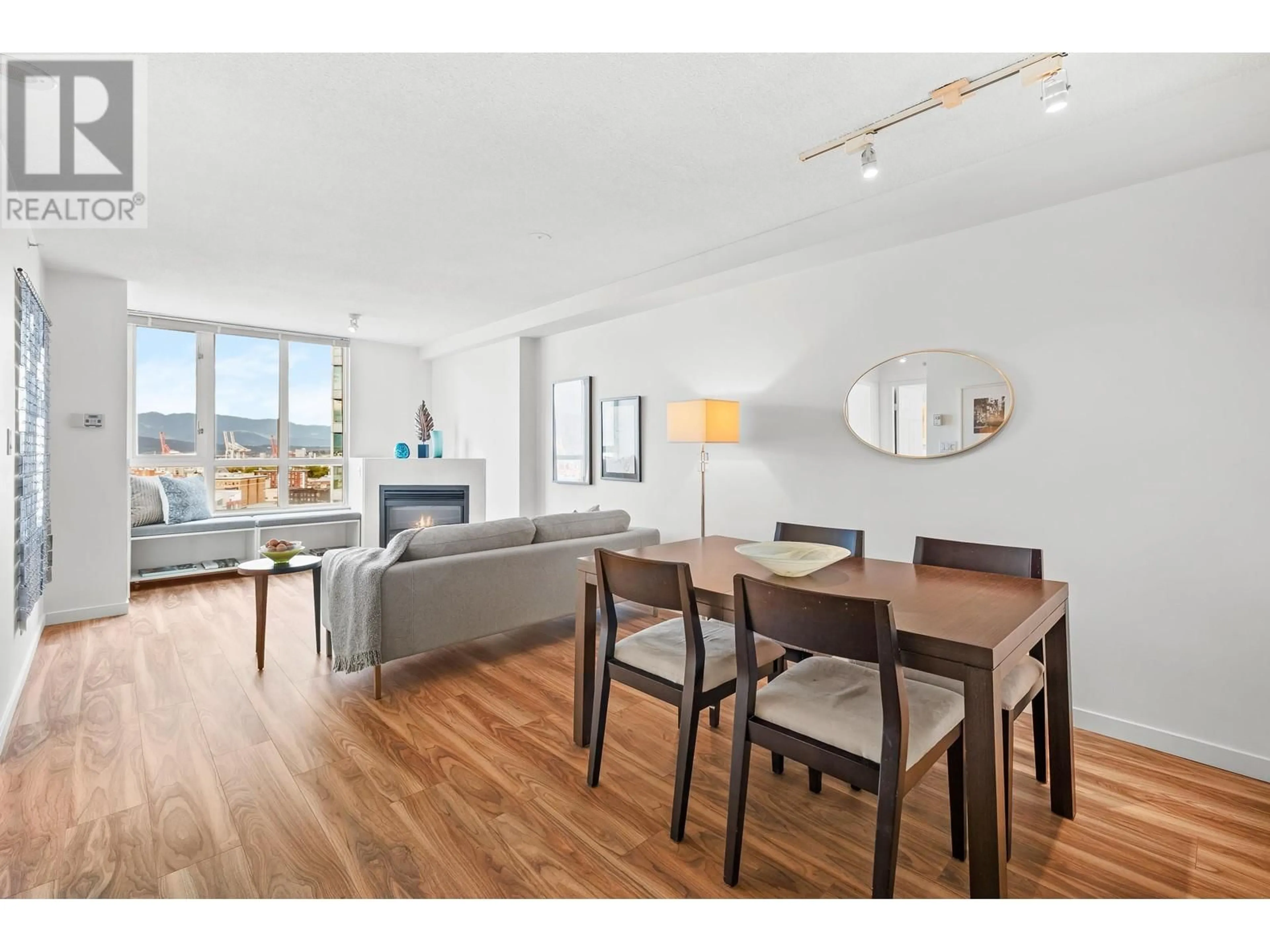 Living room with furniture, wood/laminate floor for 2307 - 63 KEEFER PLACE, Vancouver British Columbia V6B6N6