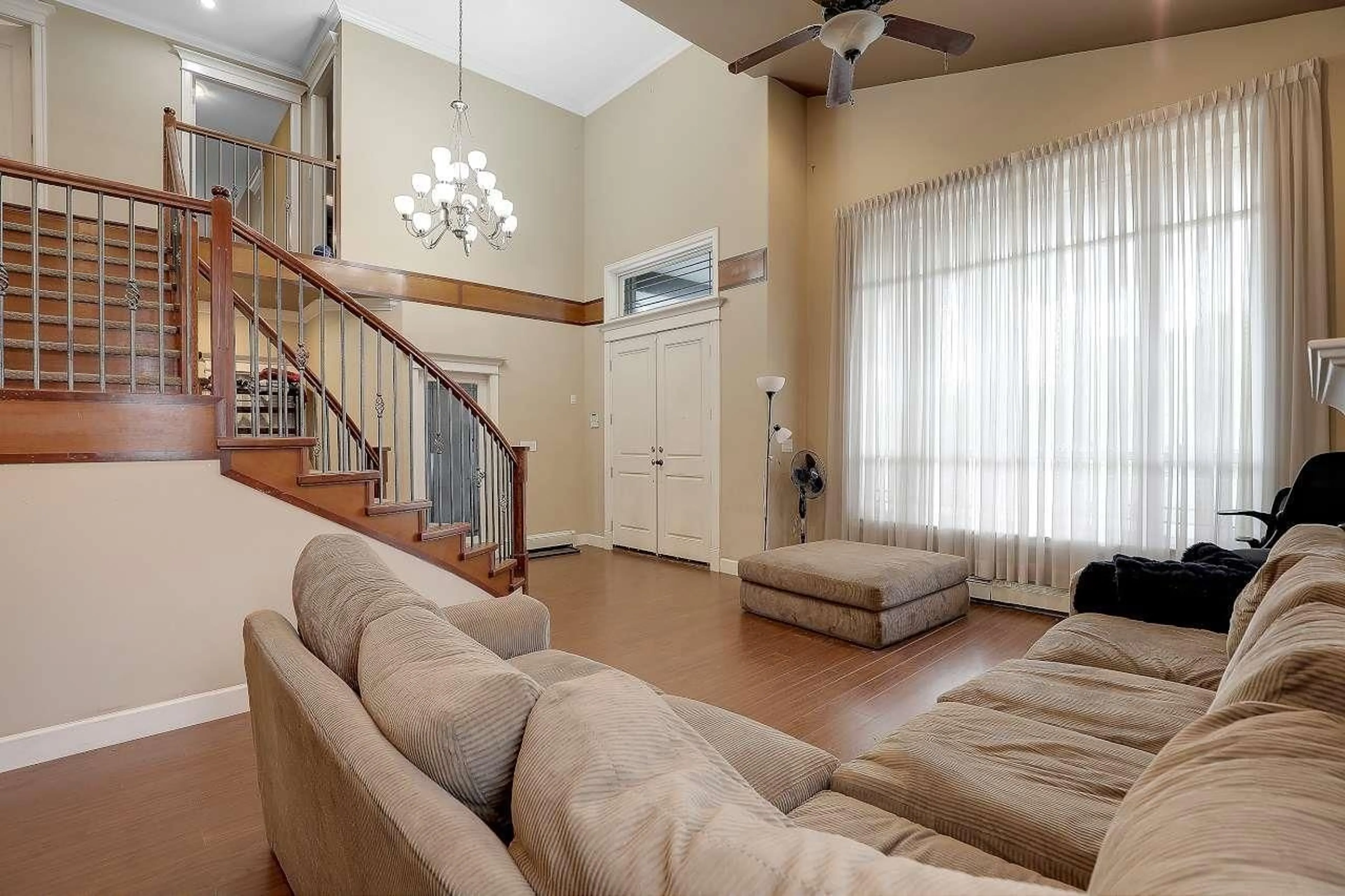 Living room with furniture, unknown for 14495 72, Surrey British Columbia V3S2E6