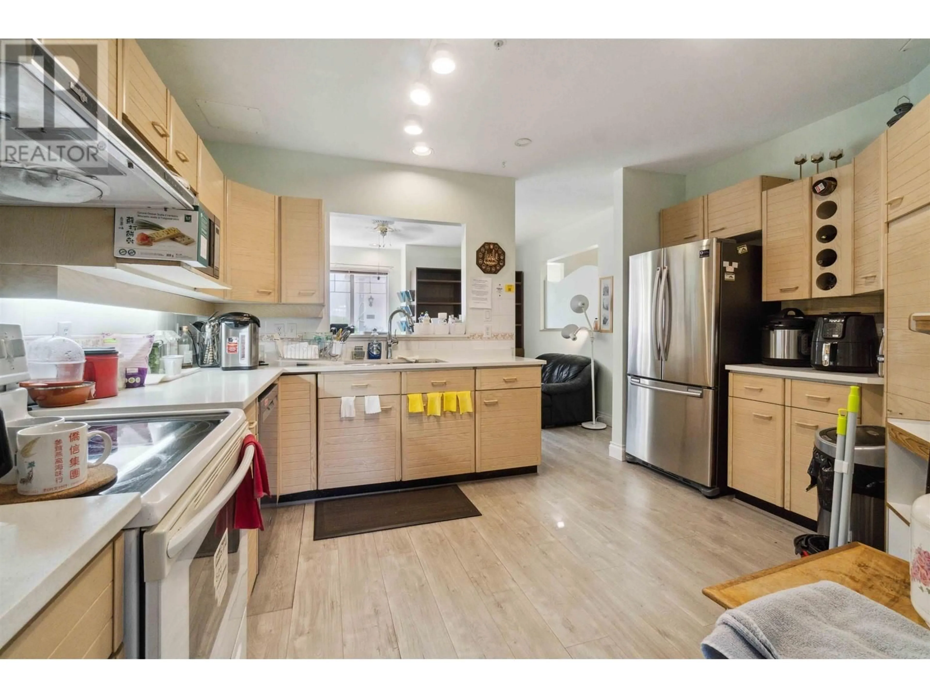 Open concept kitchen, unknown for 29 - 6510 CHAMBORD PLACE, Vancouver British Columbia V5S4P2
