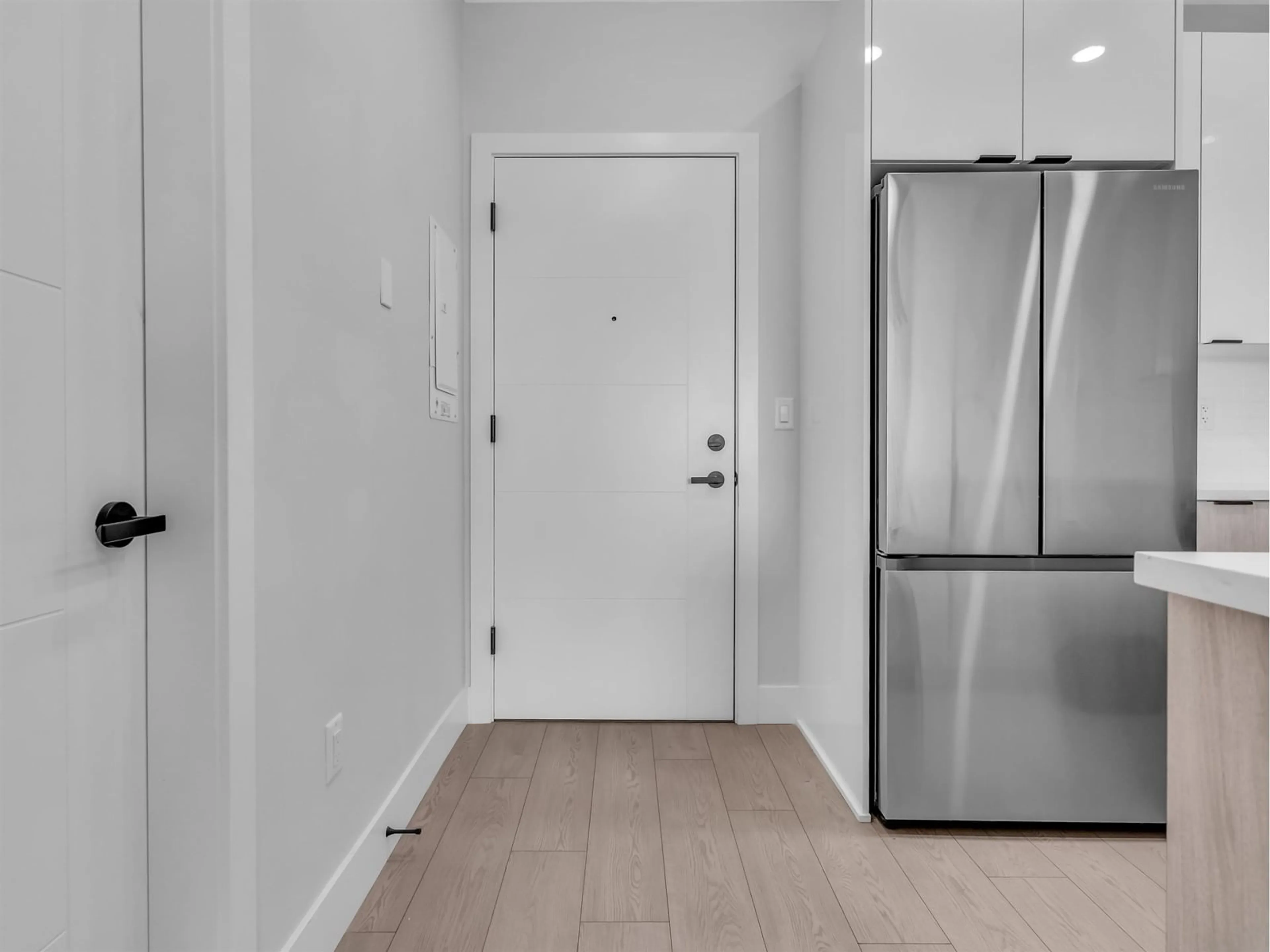 Indoor entryway for 611 - 20360 LOGAN, Langley British Columbia V3A0P5