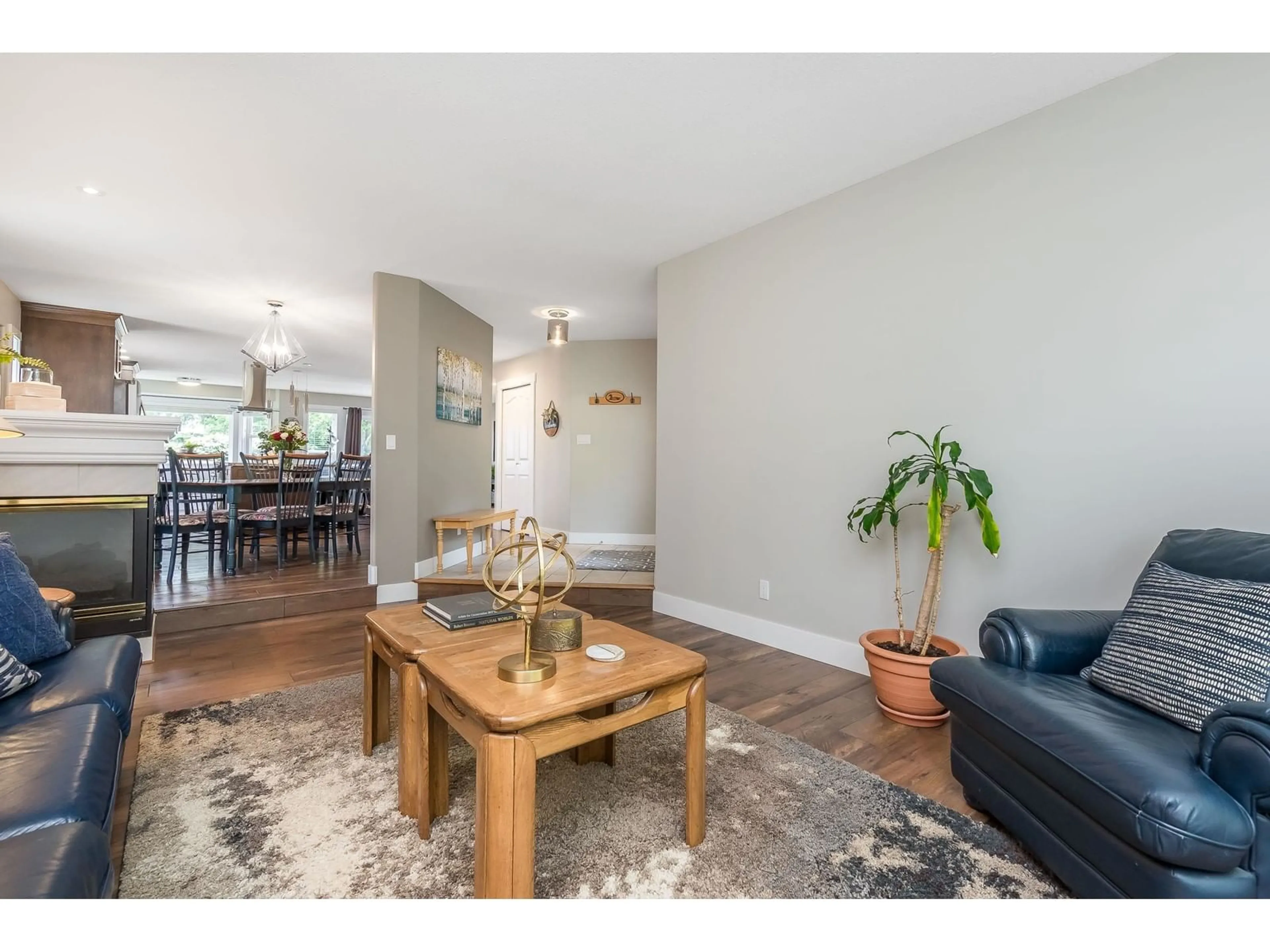 Living room with furniture, wood/laminate floor for 35858 REGAL, Abbotsford British Columbia V3G1L3