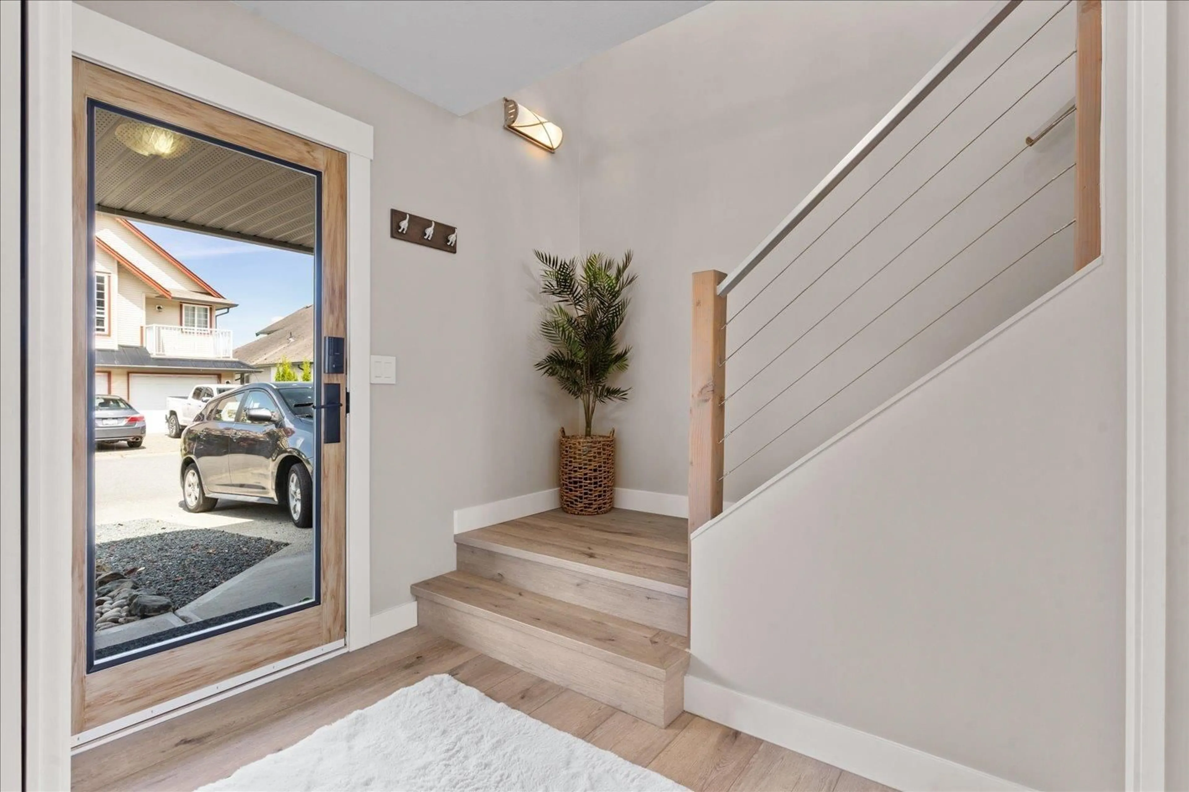 Indoor entryway for 15 - 5415 PEACH ROAD, Chilliwack British Columbia V2R4P7