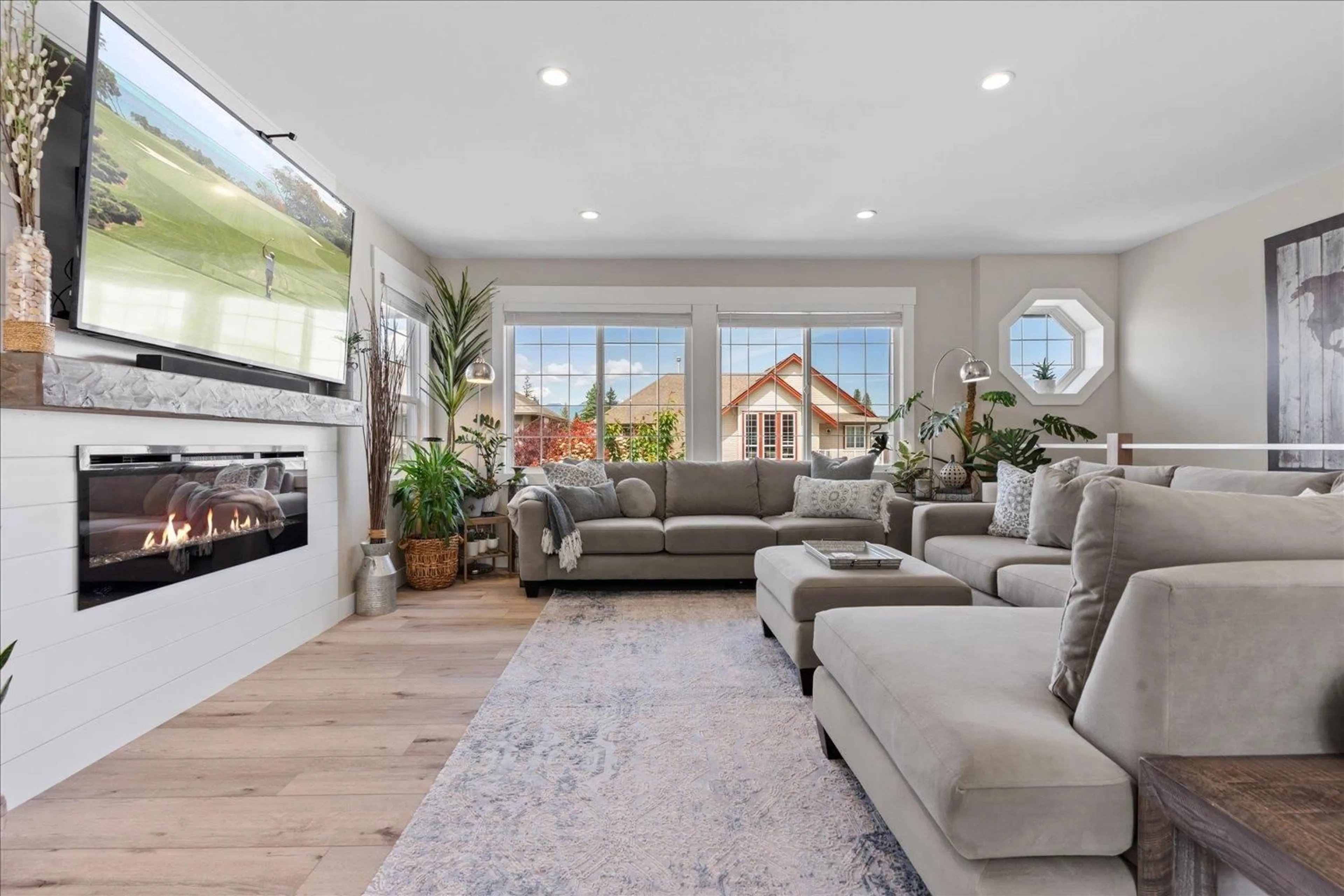 Living room with furniture, unknown for 15 - 5415 PEACH ROAD, Chilliwack British Columbia V2R4P7