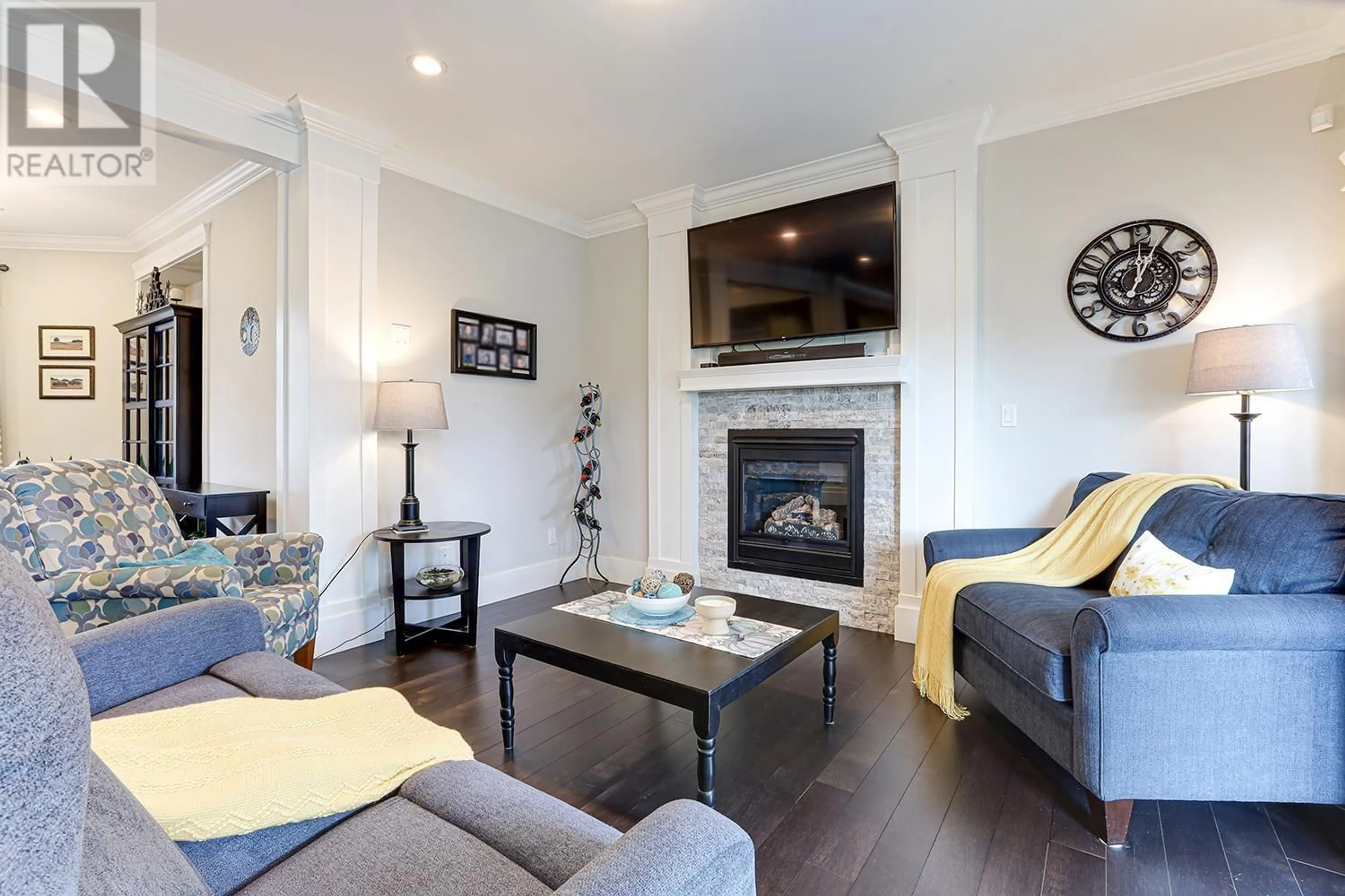 Living room with furniture, unknown for 3968 ROBIN PLACE, Port Coquitlam British Columbia V3B6R7