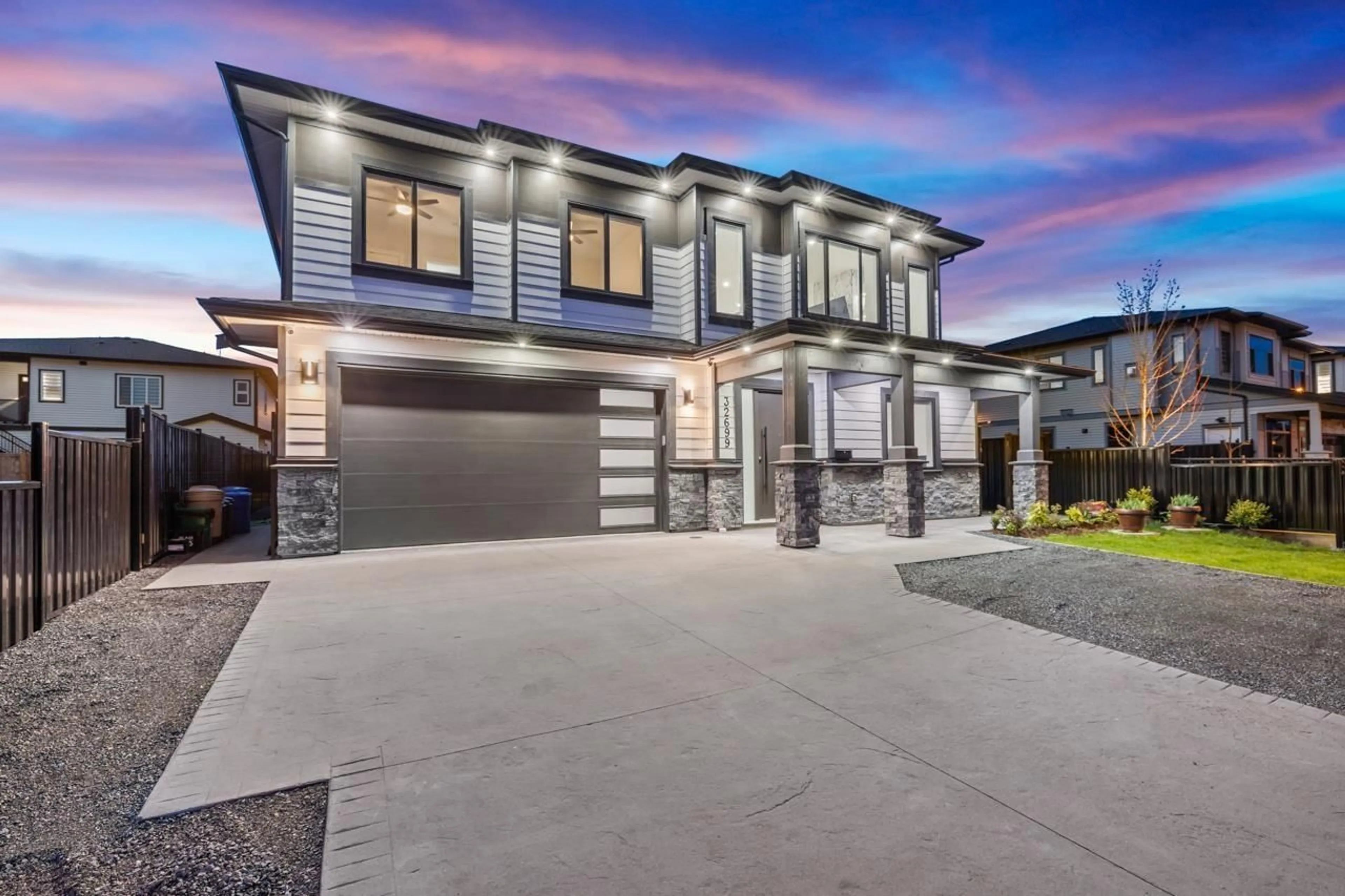 Home with vinyl exterior material, street for 32699 EGGLESTONE, Mission British Columbia V4S0E6