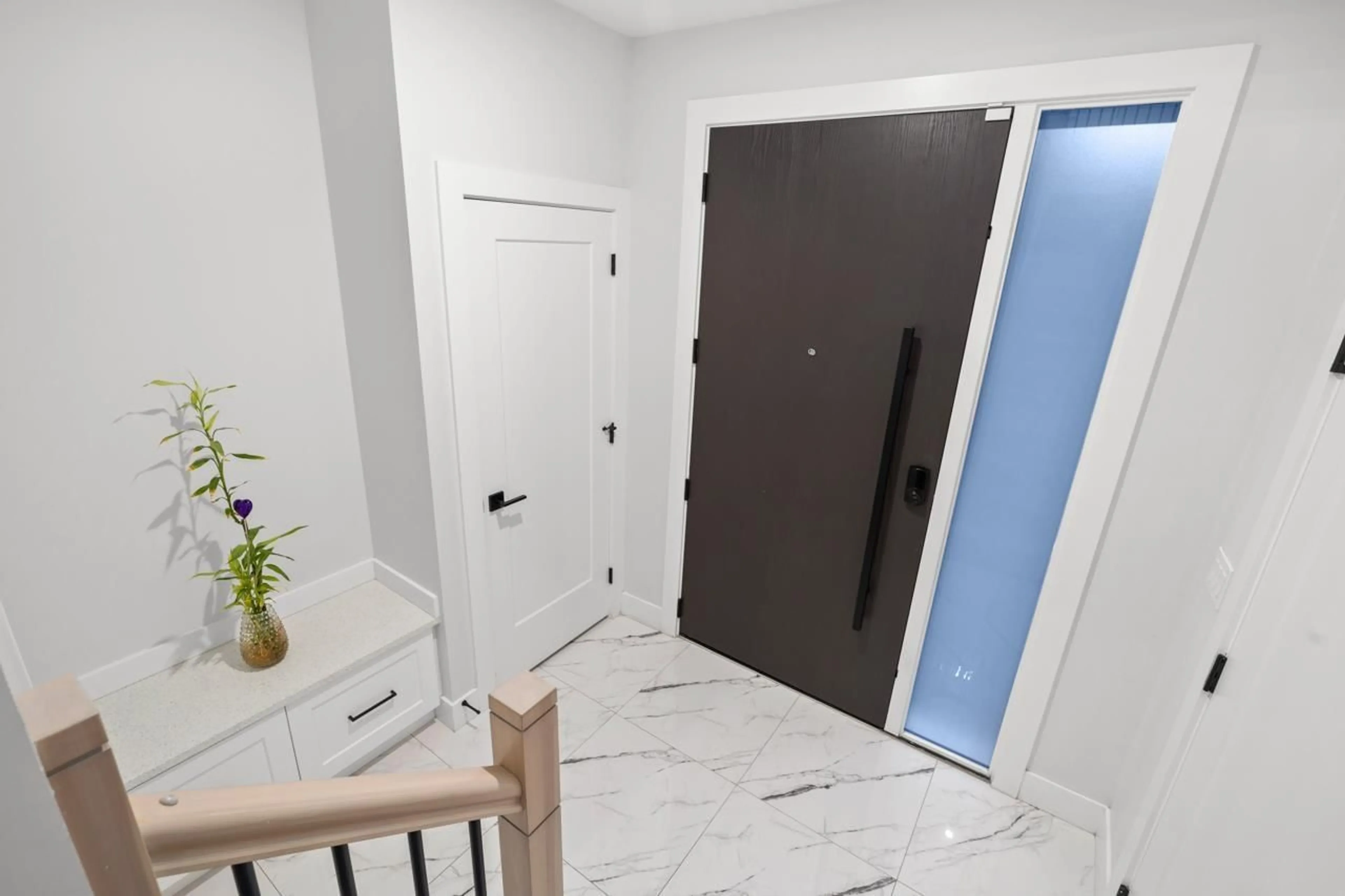 Indoor entryway for 32699 EGGLESTONE, Mission British Columbia V4S0E6