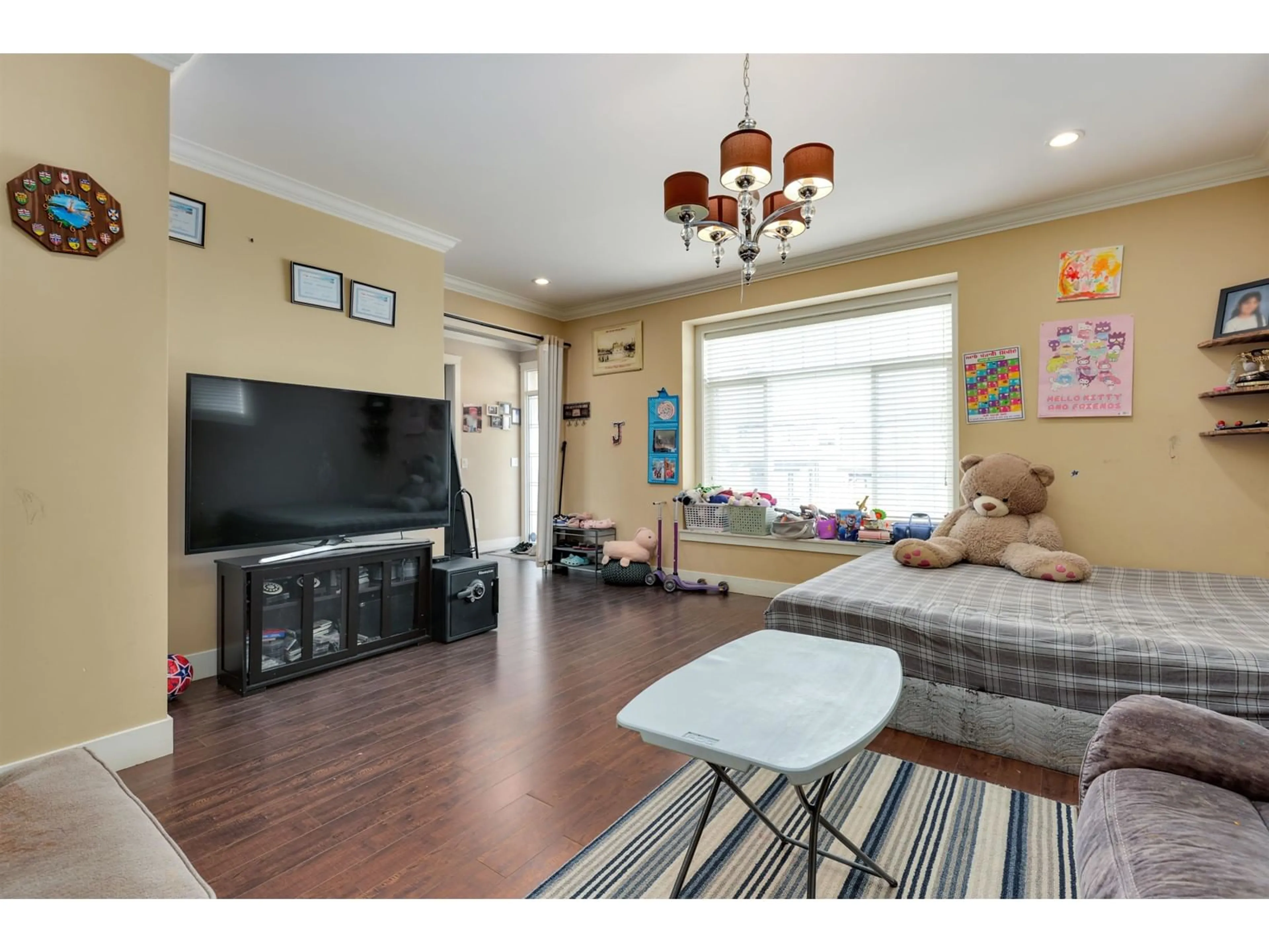 Living room with furniture, unknown for 14756 62, Surrey British Columbia V3S2L1