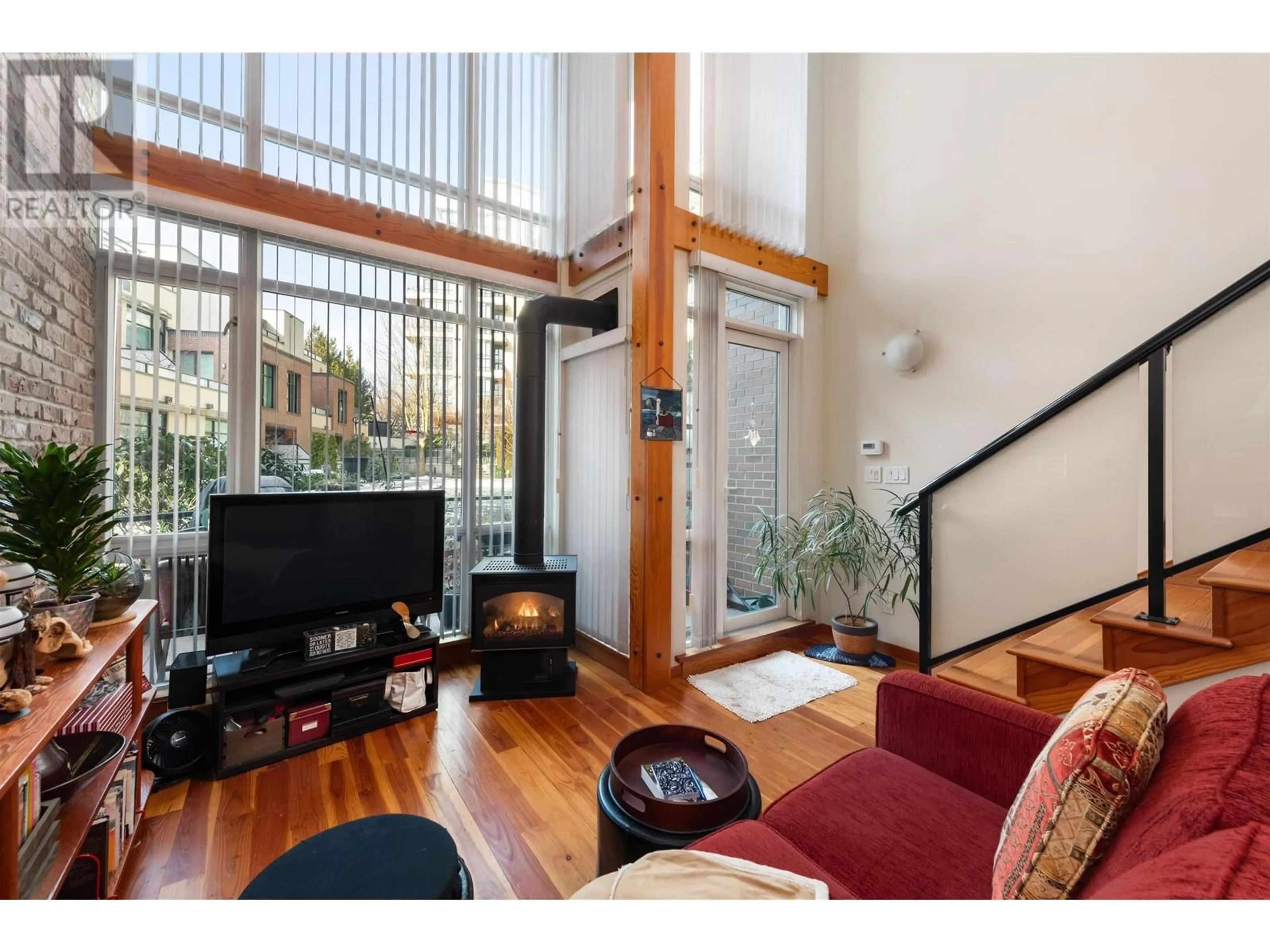 Living room with furniture, wood/laminate floor for 104 - 10 RENAISSANCE SQUARE, New Westminster British Columbia V3M7B1