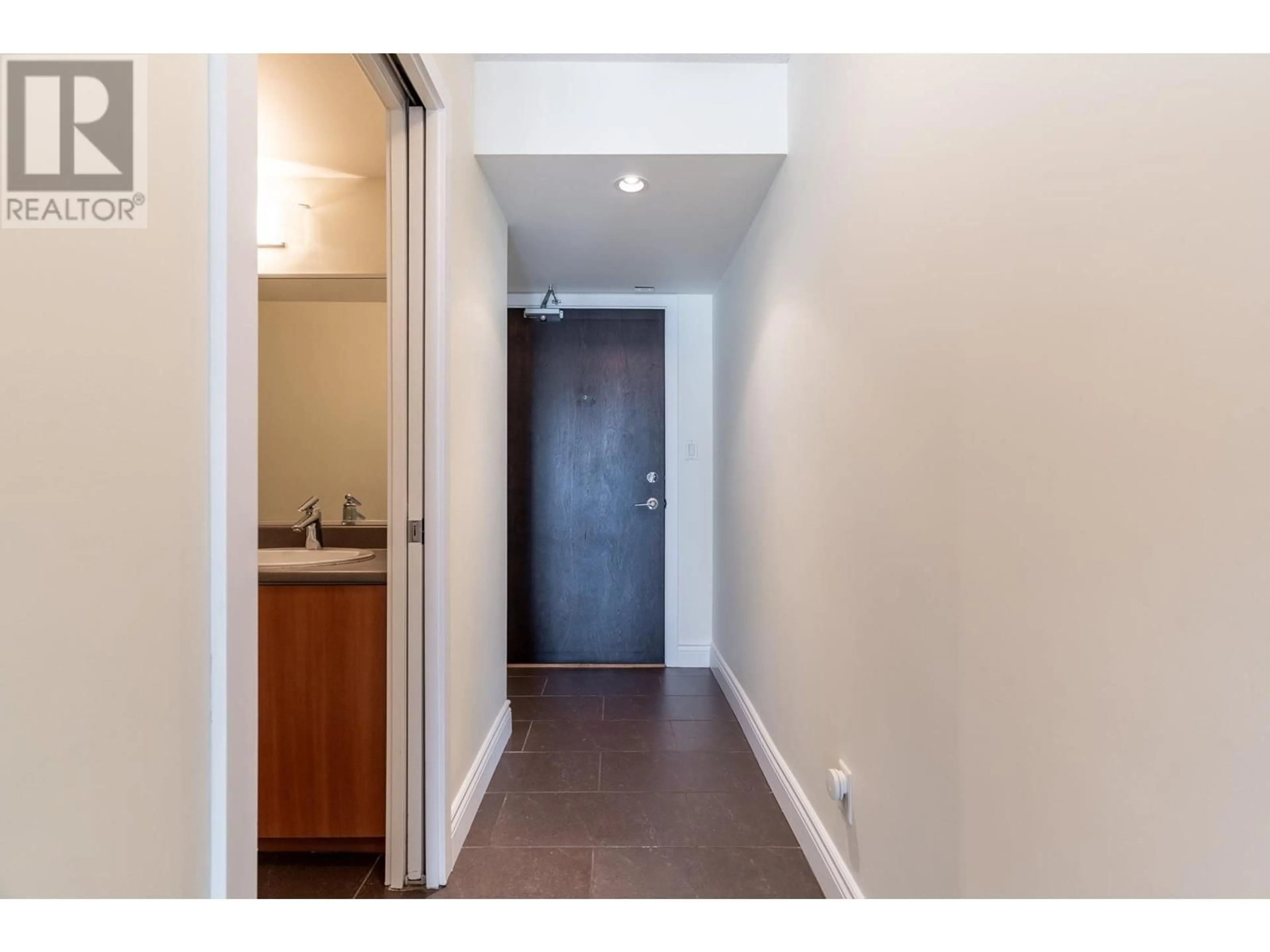 Indoor entryway for 1106 - 58 KEEFER PLACE, Vancouver British Columbia V6B0B8