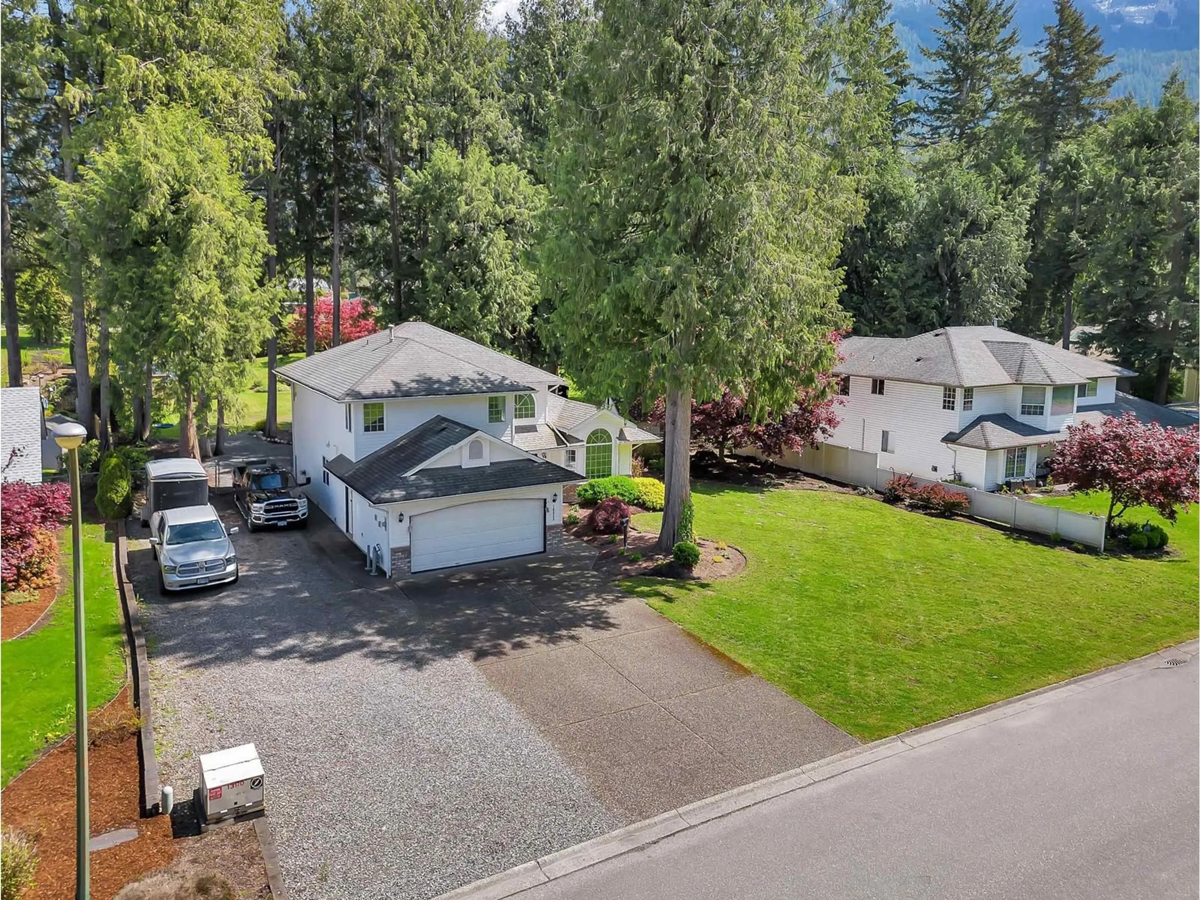 A pic from outside/outdoor area/front of a property/back of a property/a pic from drone, street for 10030 SUSSEX DRIVE, Rosedale British Columbia V0X1X1