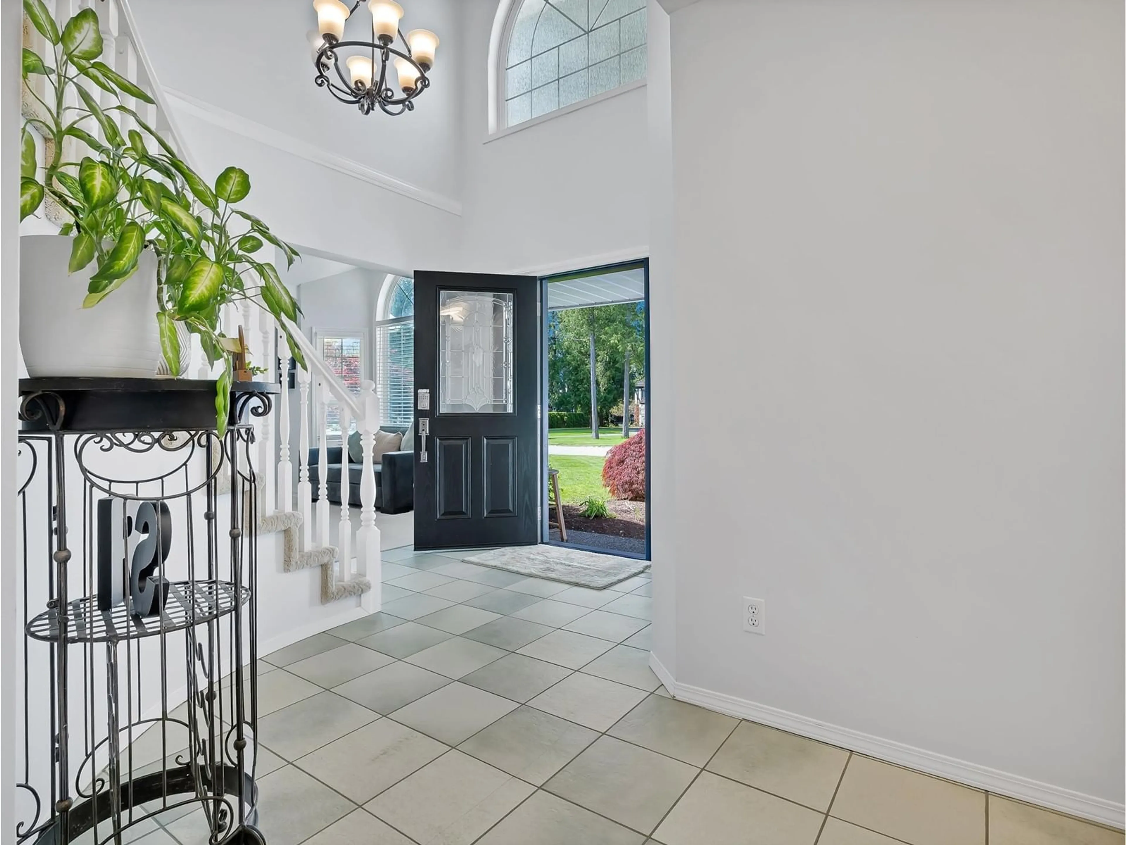 Indoor foyer for 10030 SUSSEX DRIVE, Rosedale British Columbia V0X1X1