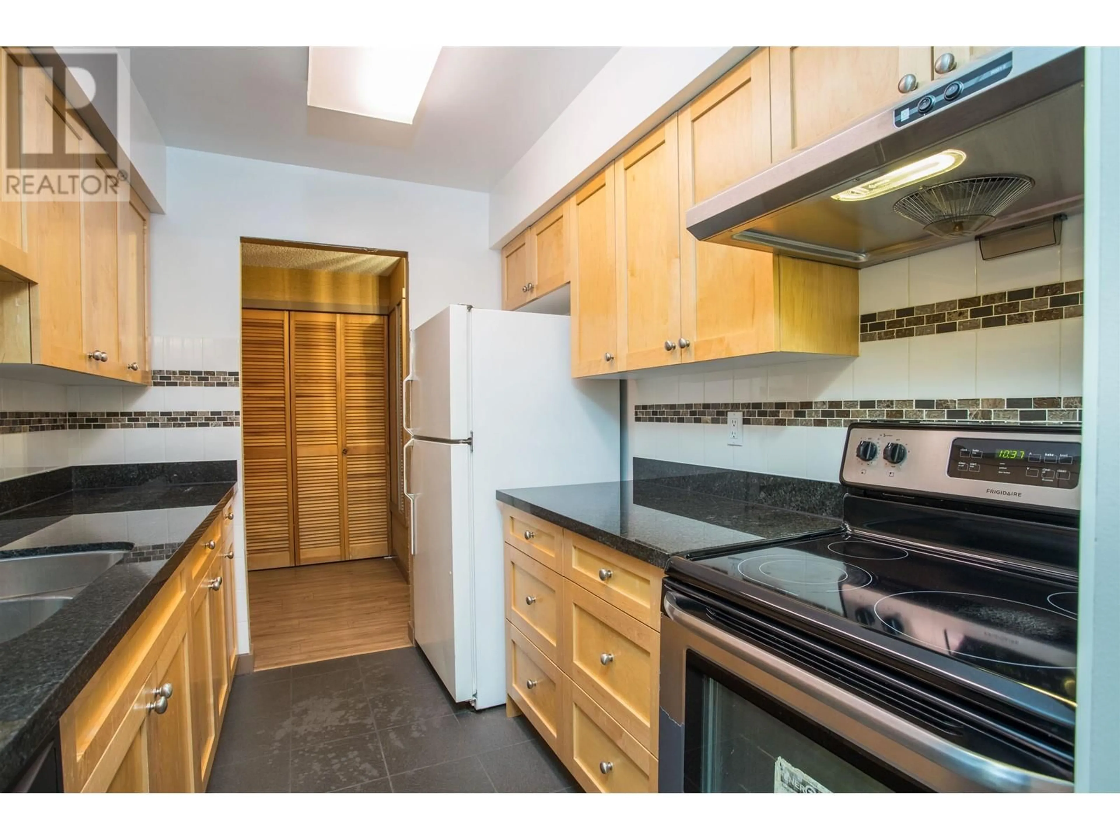 Standard kitchen, unknown for 210 - 2320 40TH AVENUE, Vancouver British Columbia V6M4H6