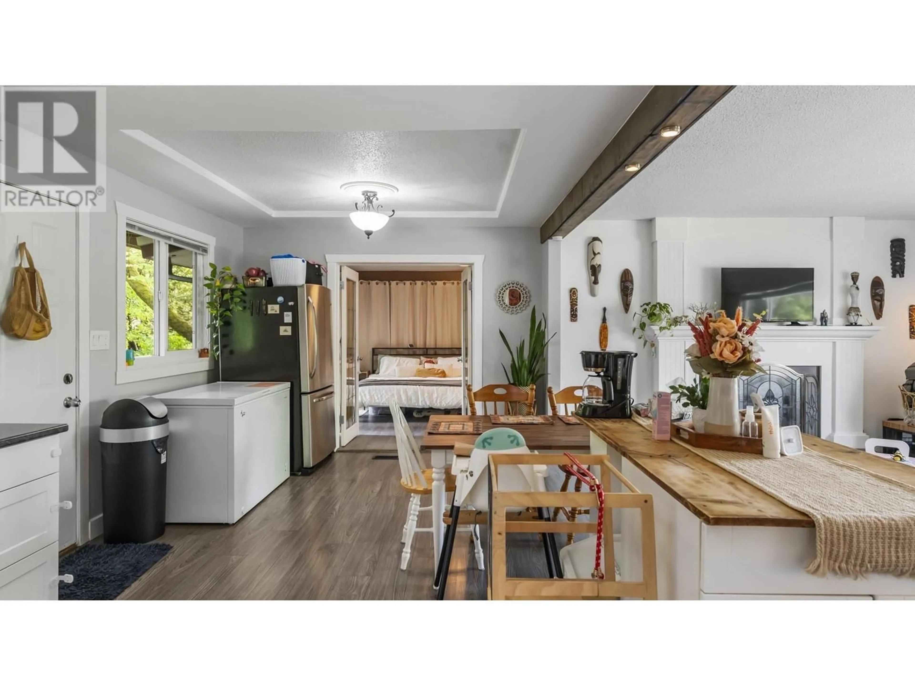 Open concept kitchen, wood/laminate floor for 22738 124 AVENUE, Maple Ridge British Columbia V2X4K1