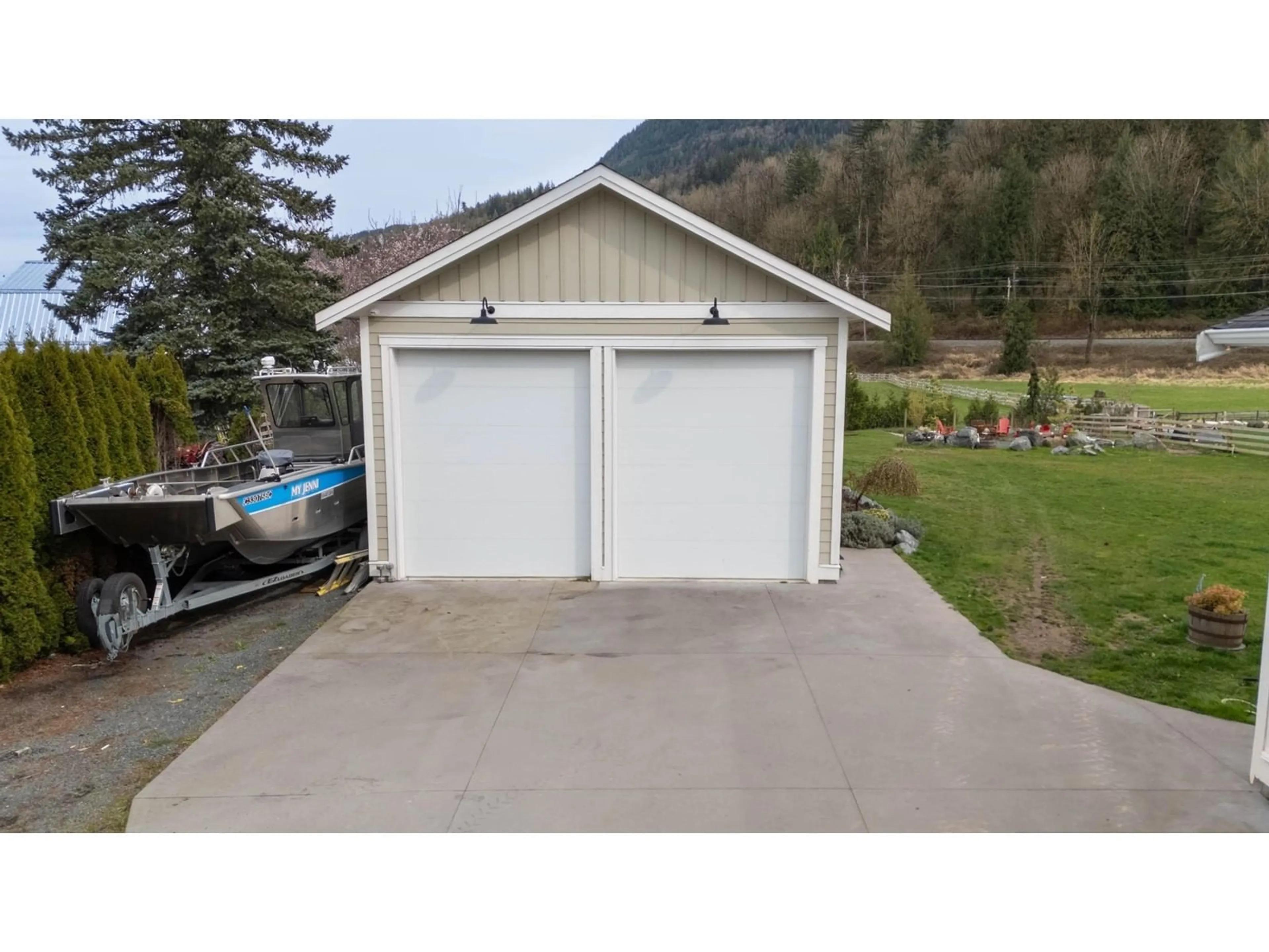 Indoor garage for 4054 ECKERT STREET, Yarrow British Columbia V2R5J6