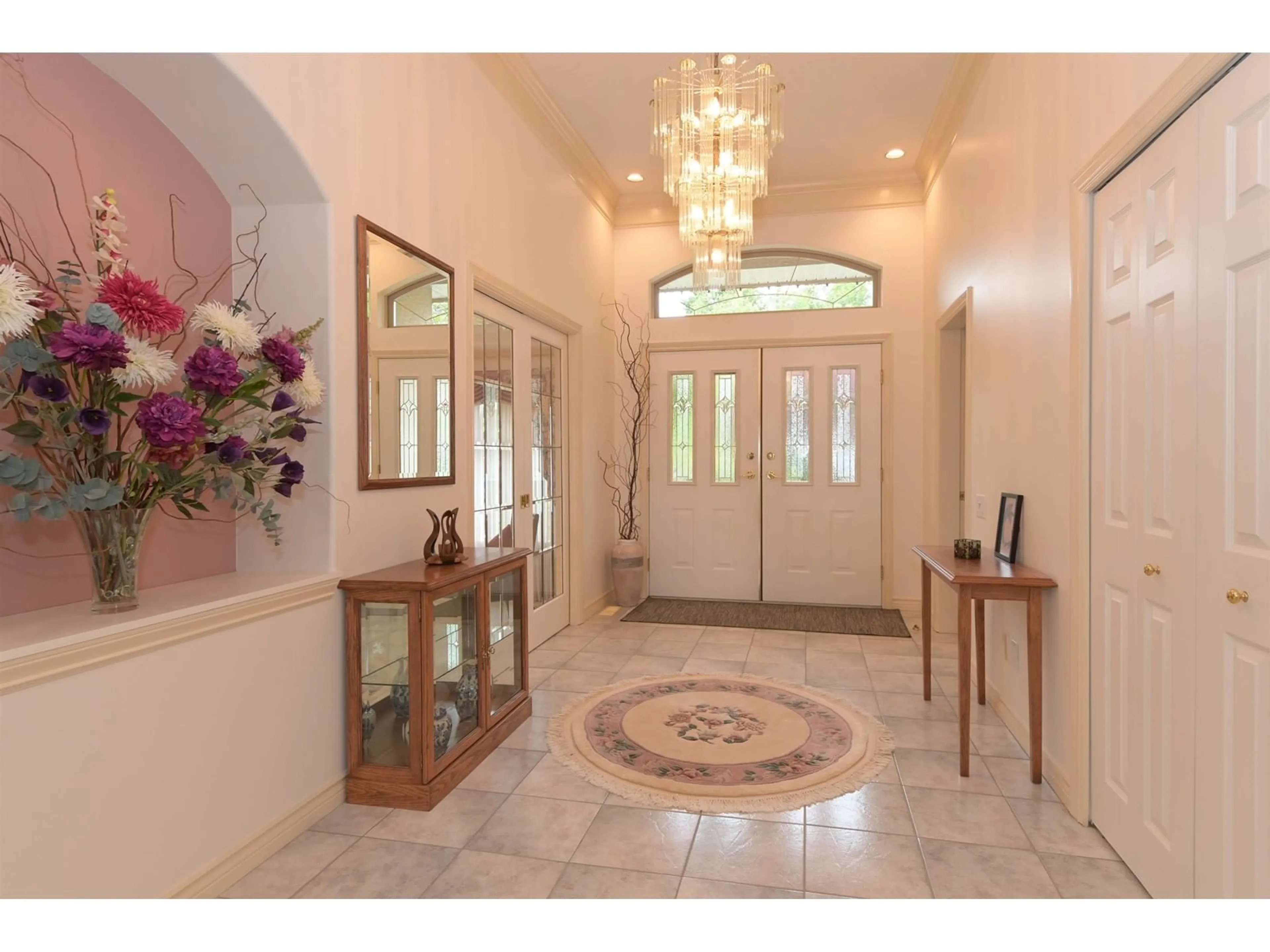 Indoor foyer for 18618 54A, Surrey British Columbia V3S8L5