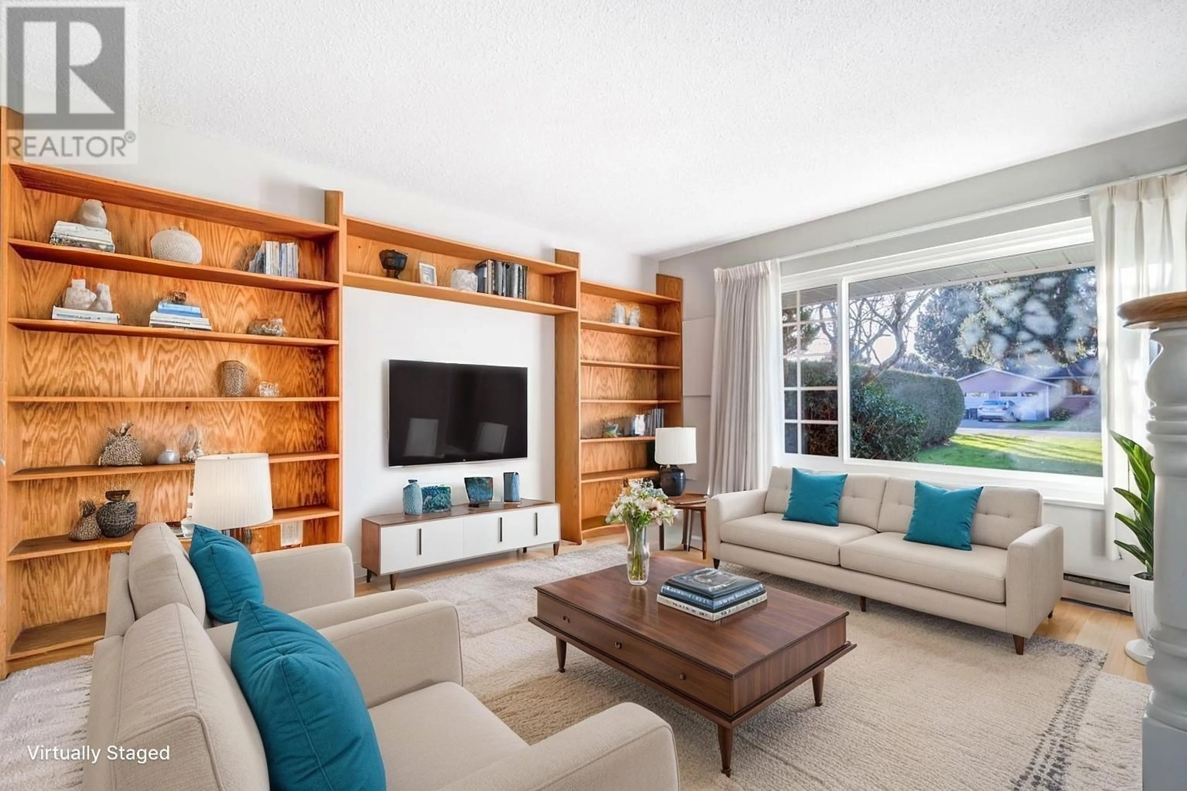 Living room with furniture, wood/laminate floor for 4620 55B STREET, Delta British Columbia V4K3B7