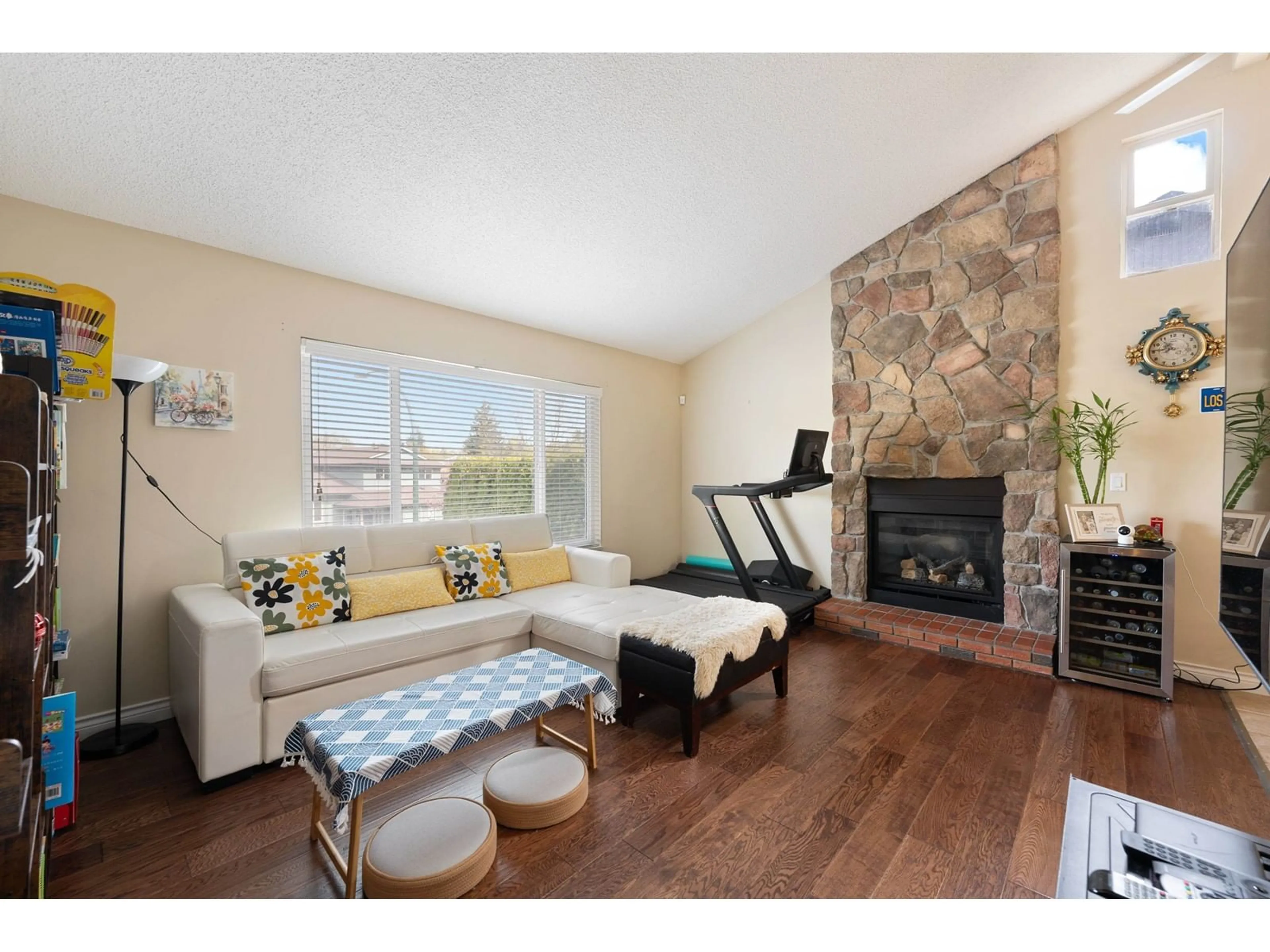 Living room with furniture, wood/laminate floor for 11016 WESTRIDGE, Delta British Columbia V4E2N5
