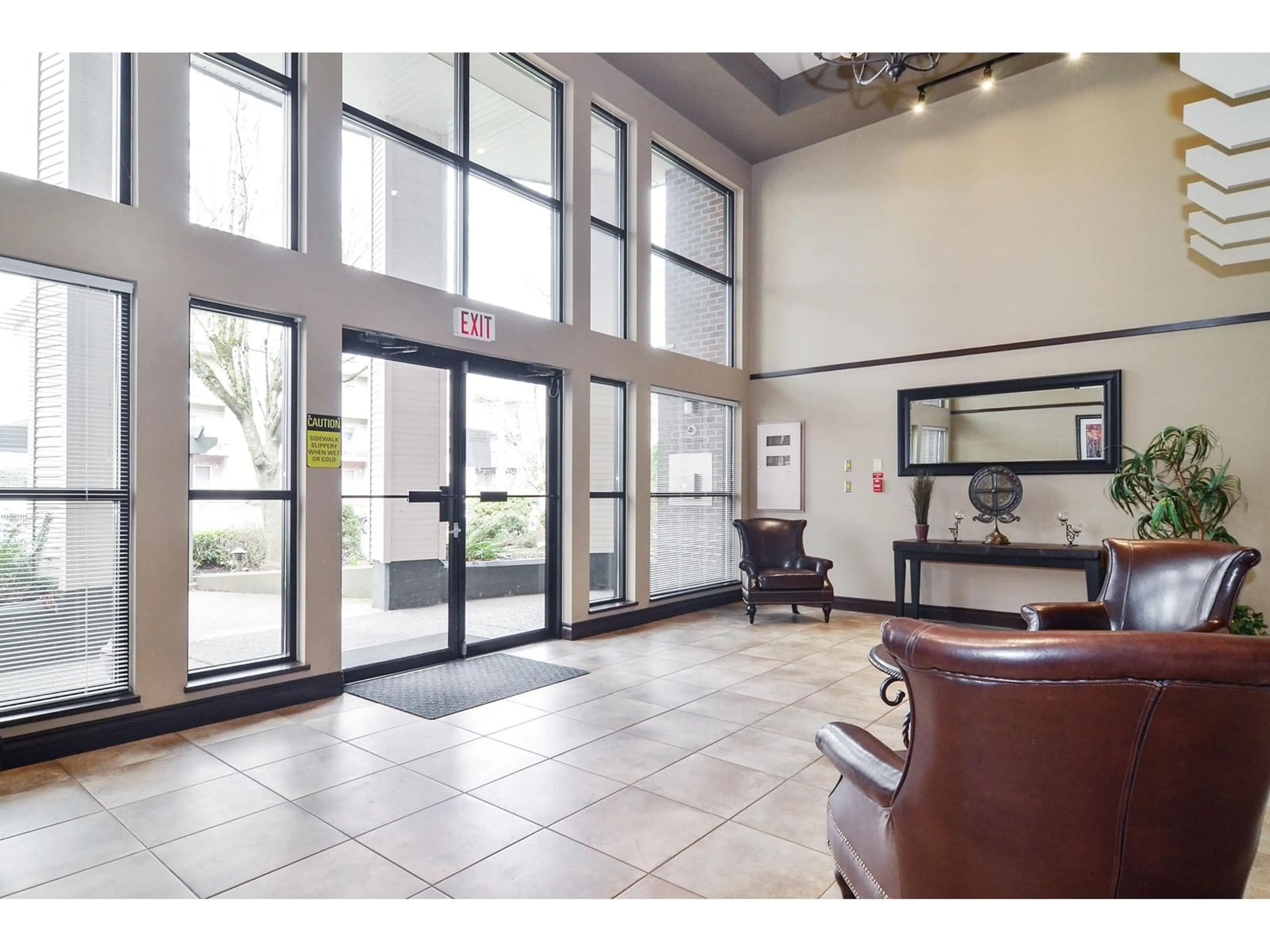Indoor foyer for 306 - 20200 54A, Langley British Columbia V3A3W7