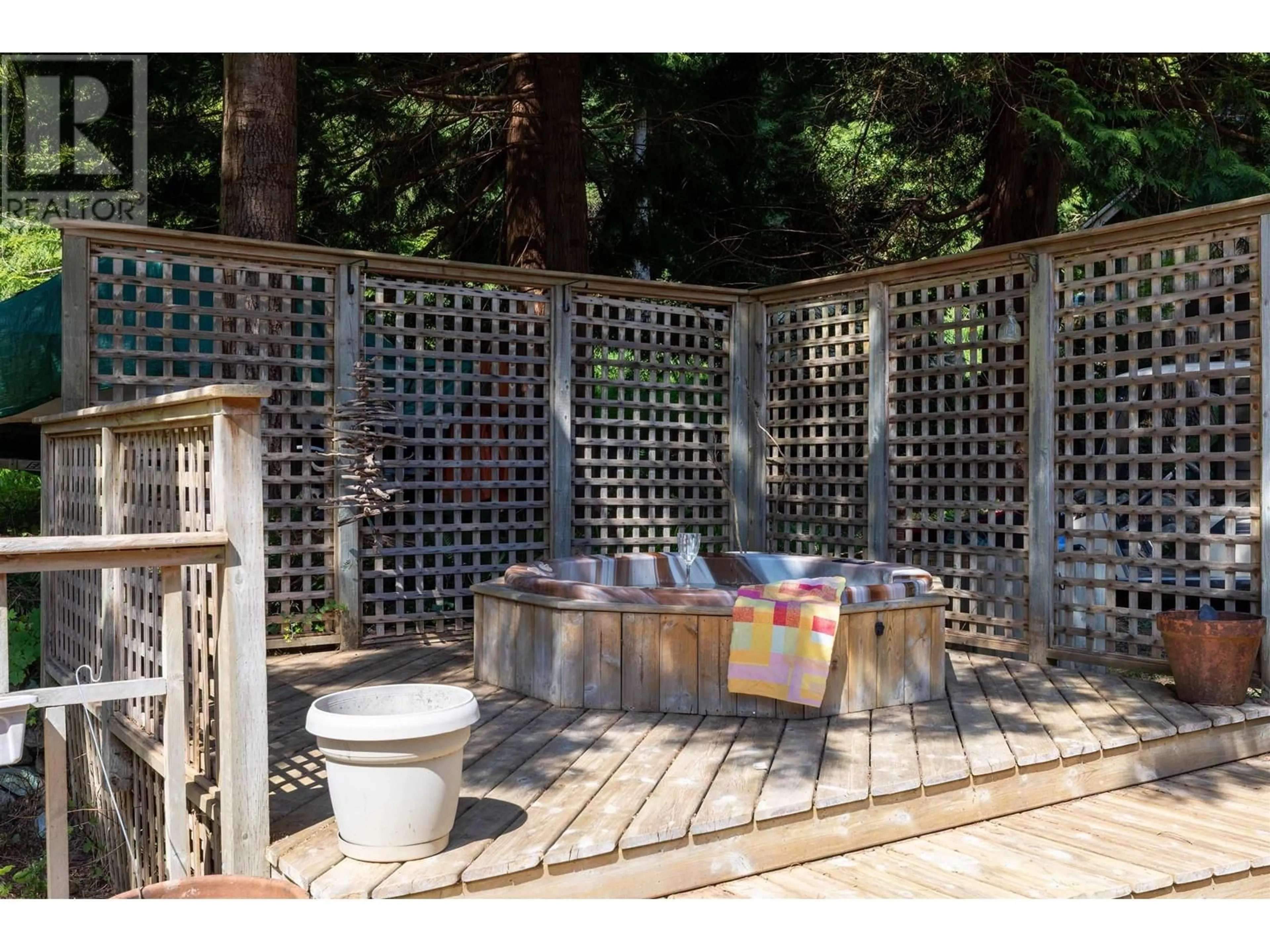 Patio, street for 350 OAK AVENUE, Keats Island British Columbia V0N1V0