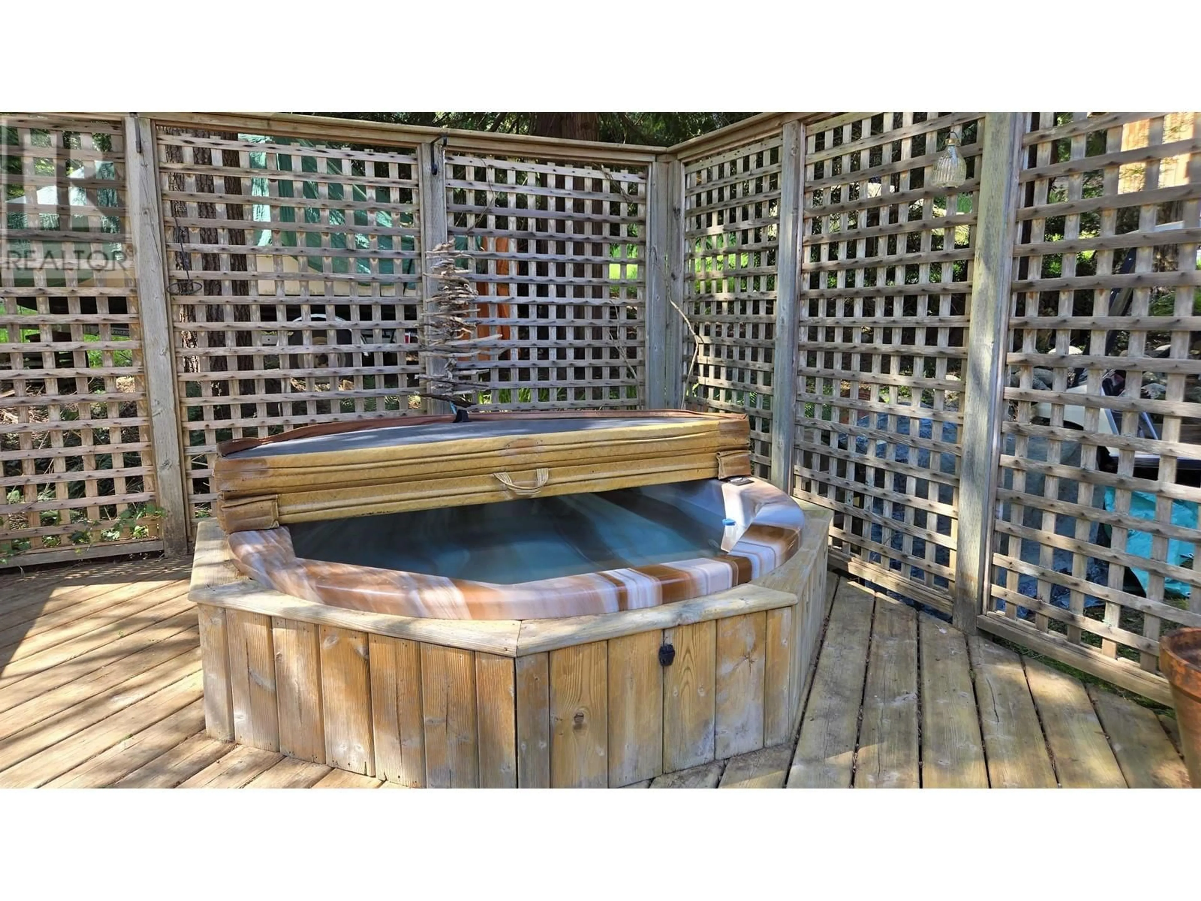 Patio, water/lake/river/ocean view for 350 OAK AVENUE, Keats Island British Columbia V0N1V0