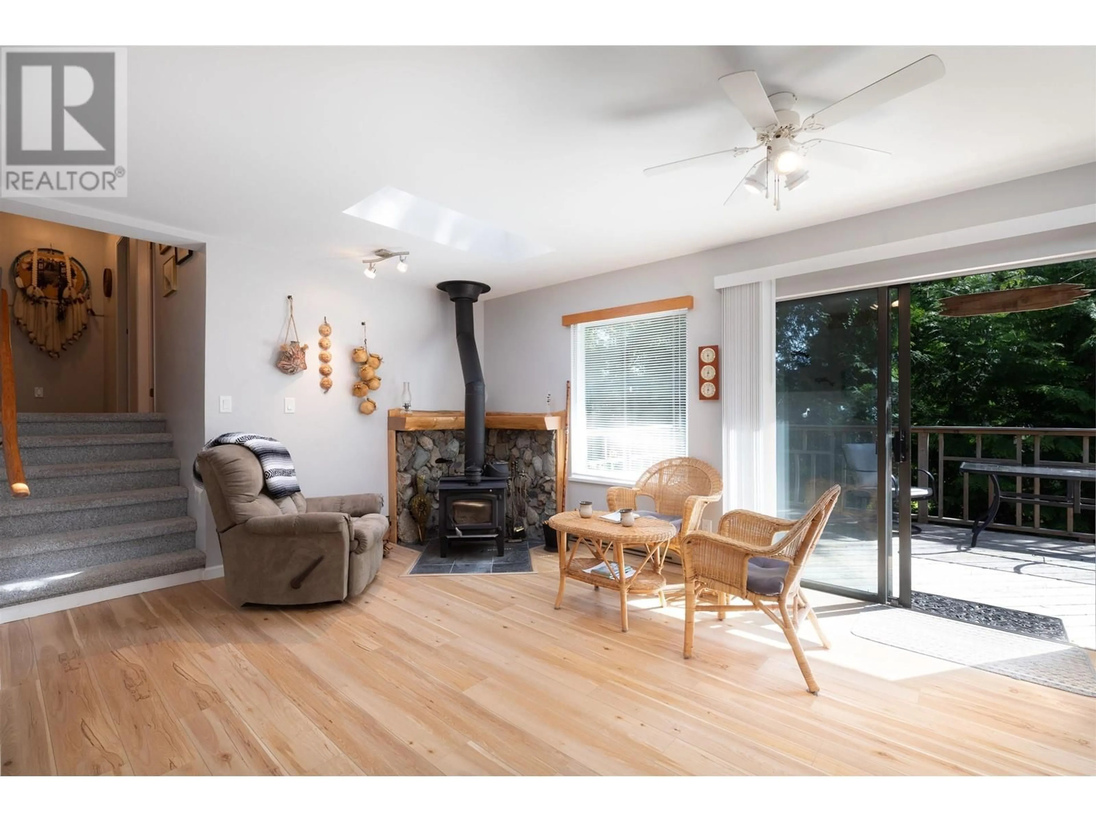 Living room with furniture, wood/laminate floor for 350 OAK AVENUE, Keats Island British Columbia V0N1V0