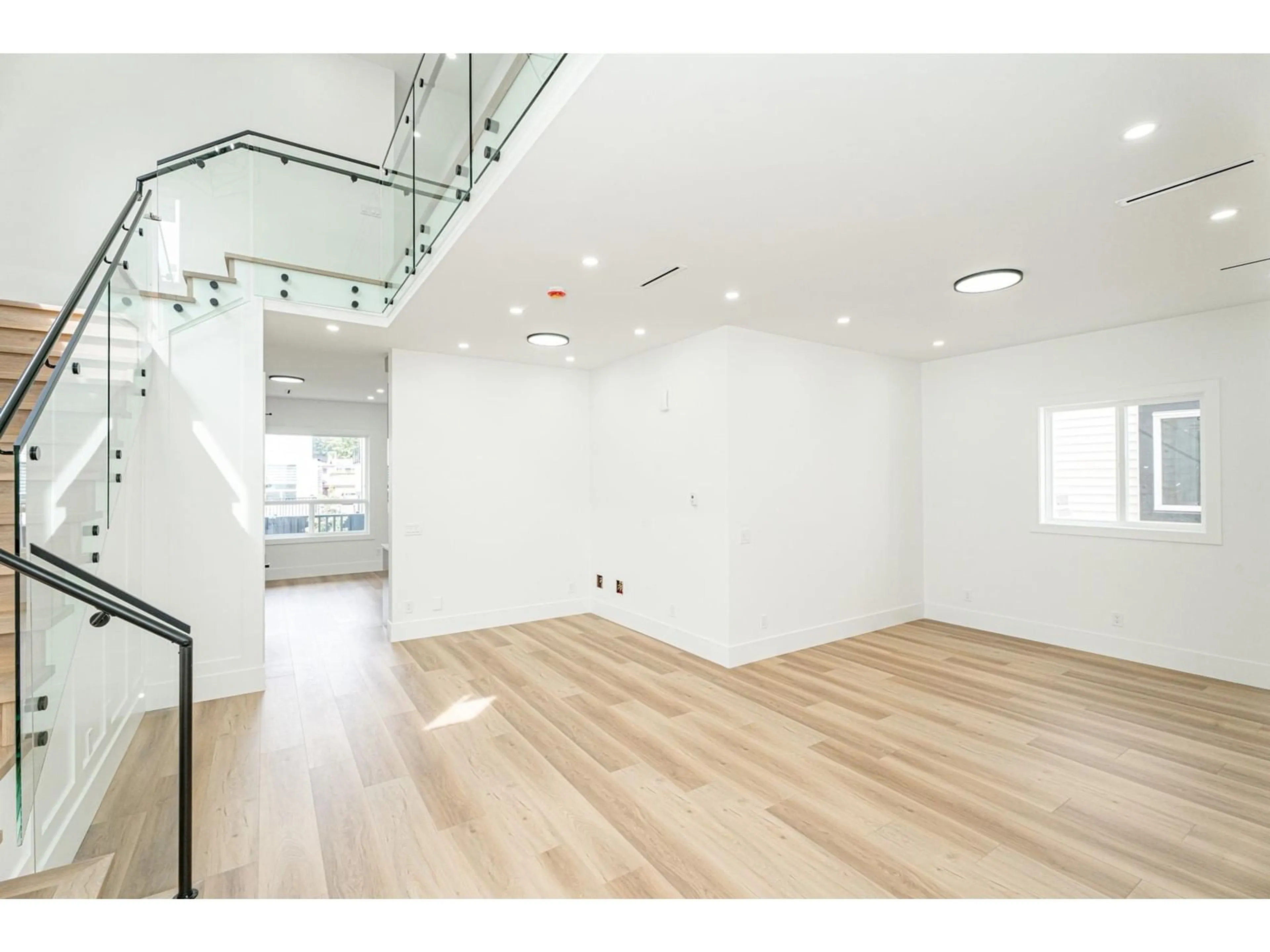 Indoor foyer for 32729 MARSHALL, Abbotsford British Columbia V2S1J6