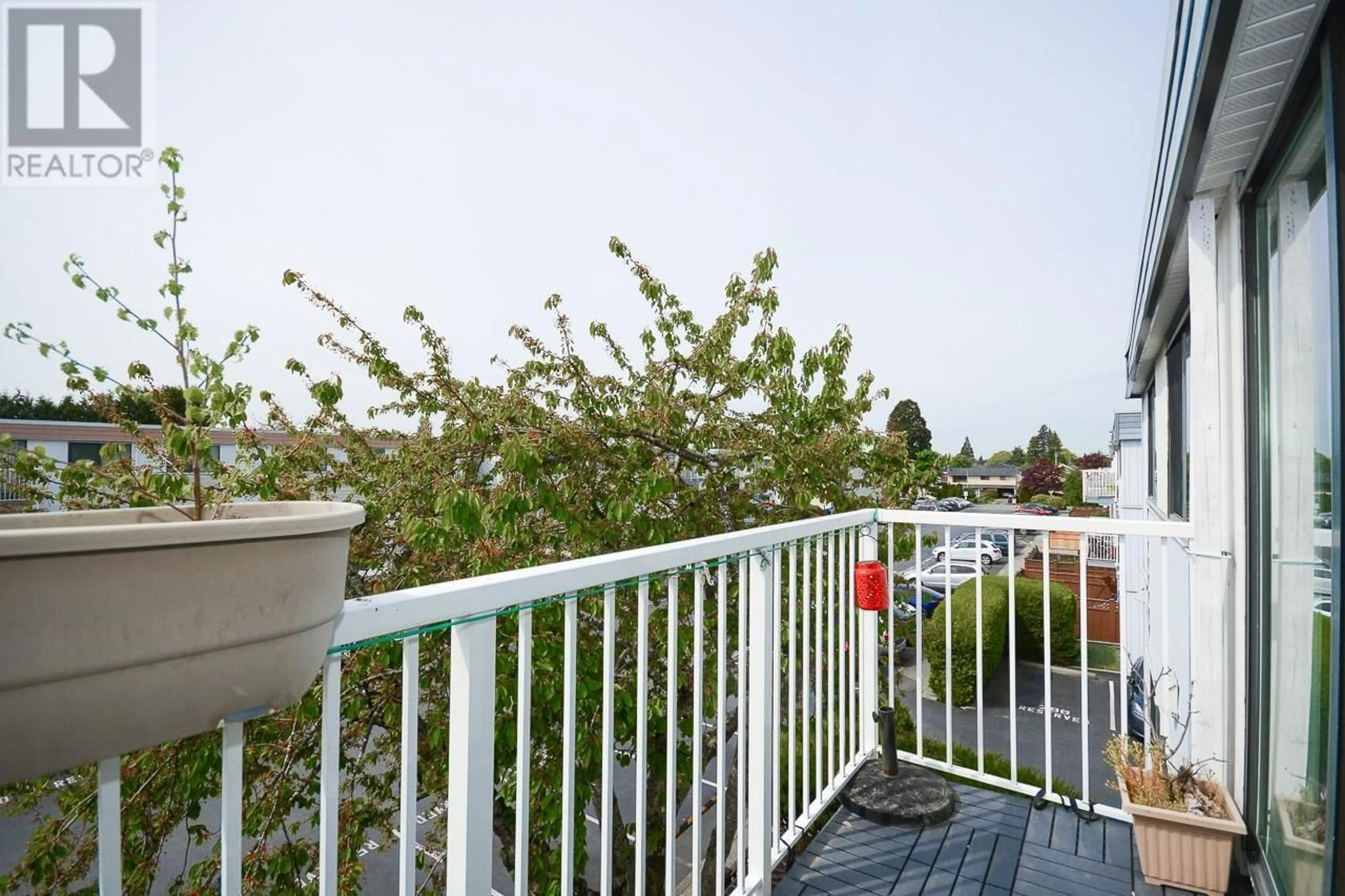 Balcony in the apartment, water/lake/river/ocean view for 301 - 7200 LINDSAY ROAD, Richmond British Columbia V7C3M6