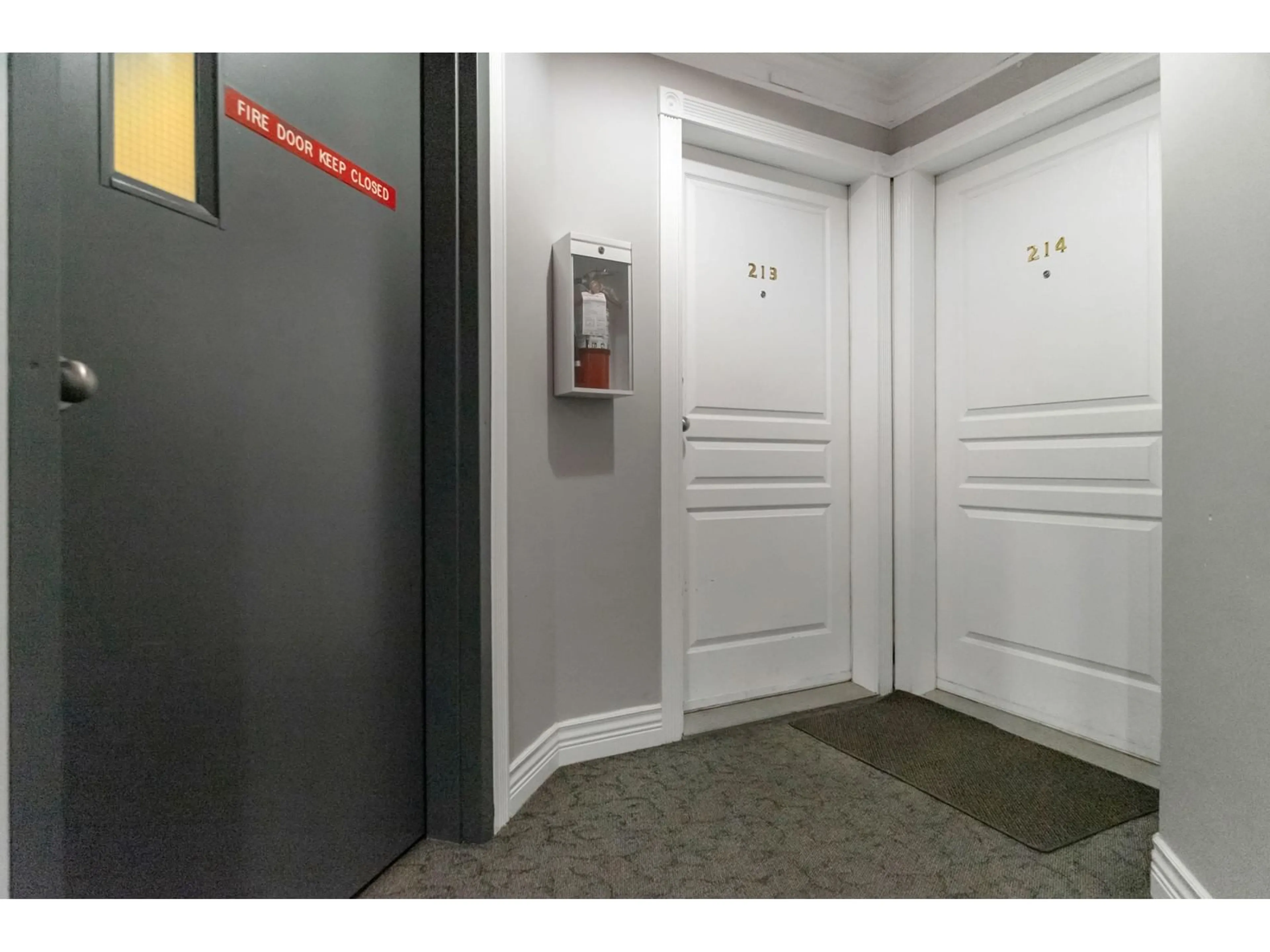 Indoor foyer for 214 - 8115 121A, Surrey British Columbia V3W1J2