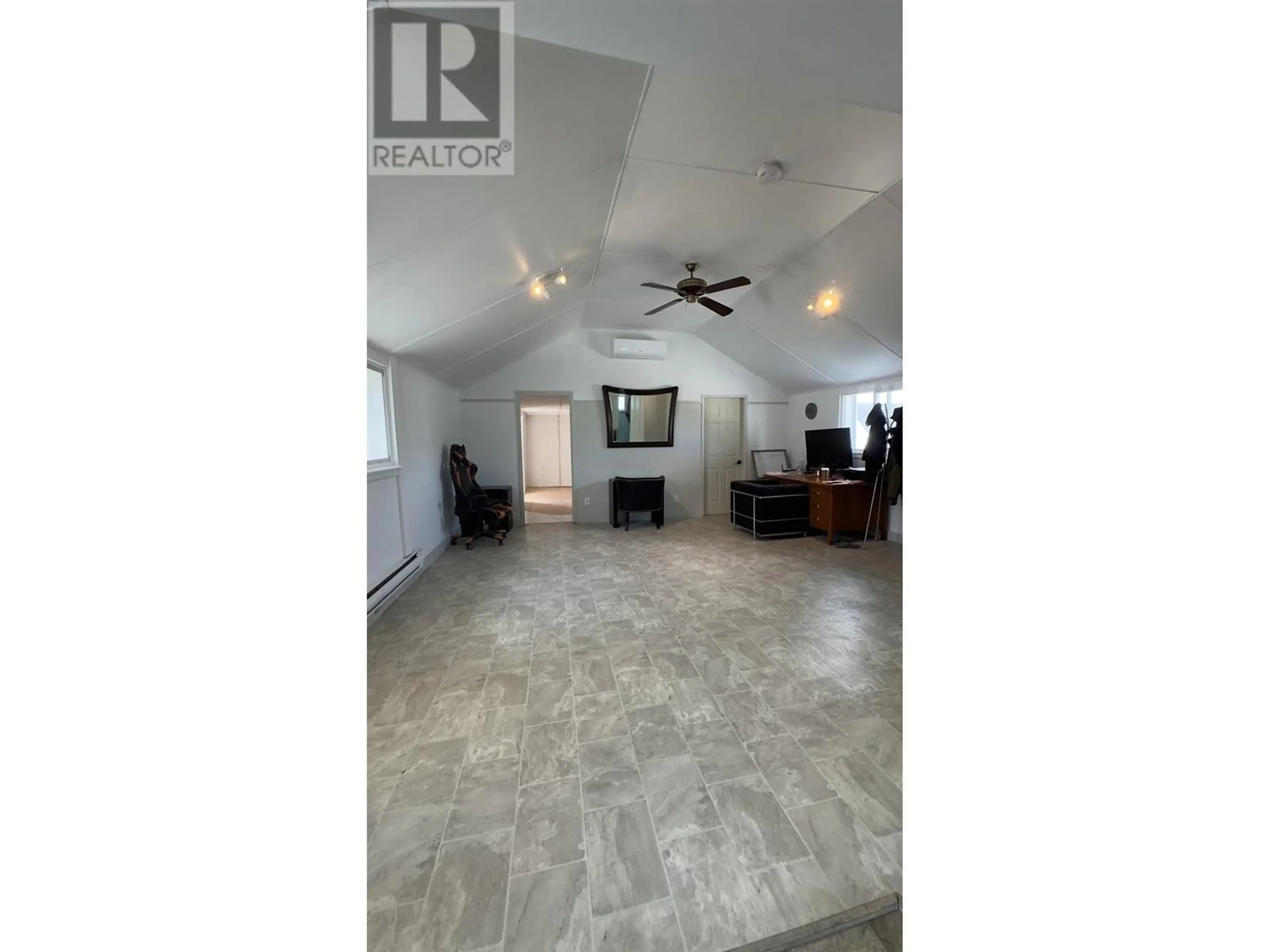 Indoor foyer for 111 - 8191 RIVER ROAD, Richmond British Columbia V6X1X8