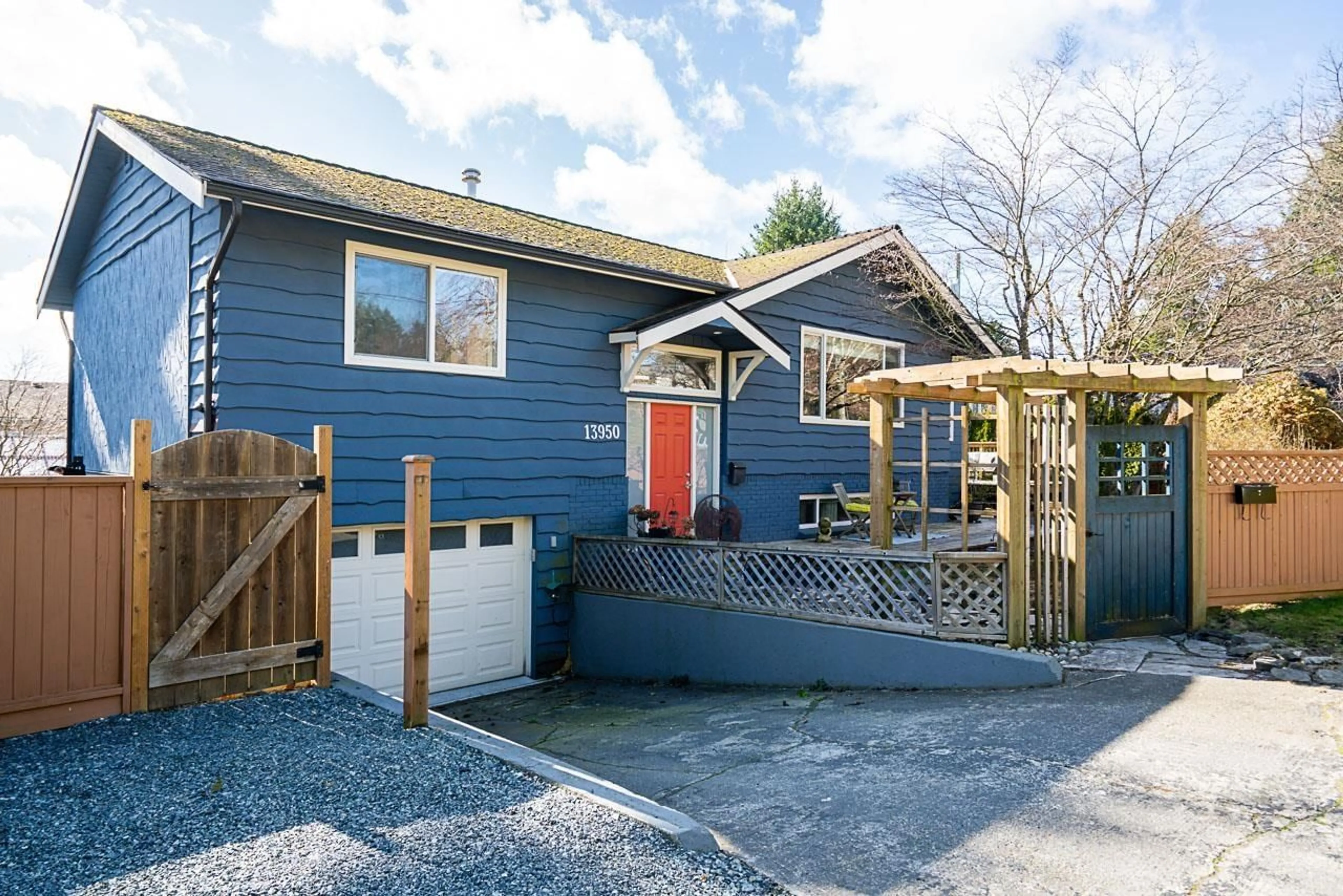 Home with vinyl exterior material, street for 13950 BLACKBURN, White Rock British Columbia V4B2Z5