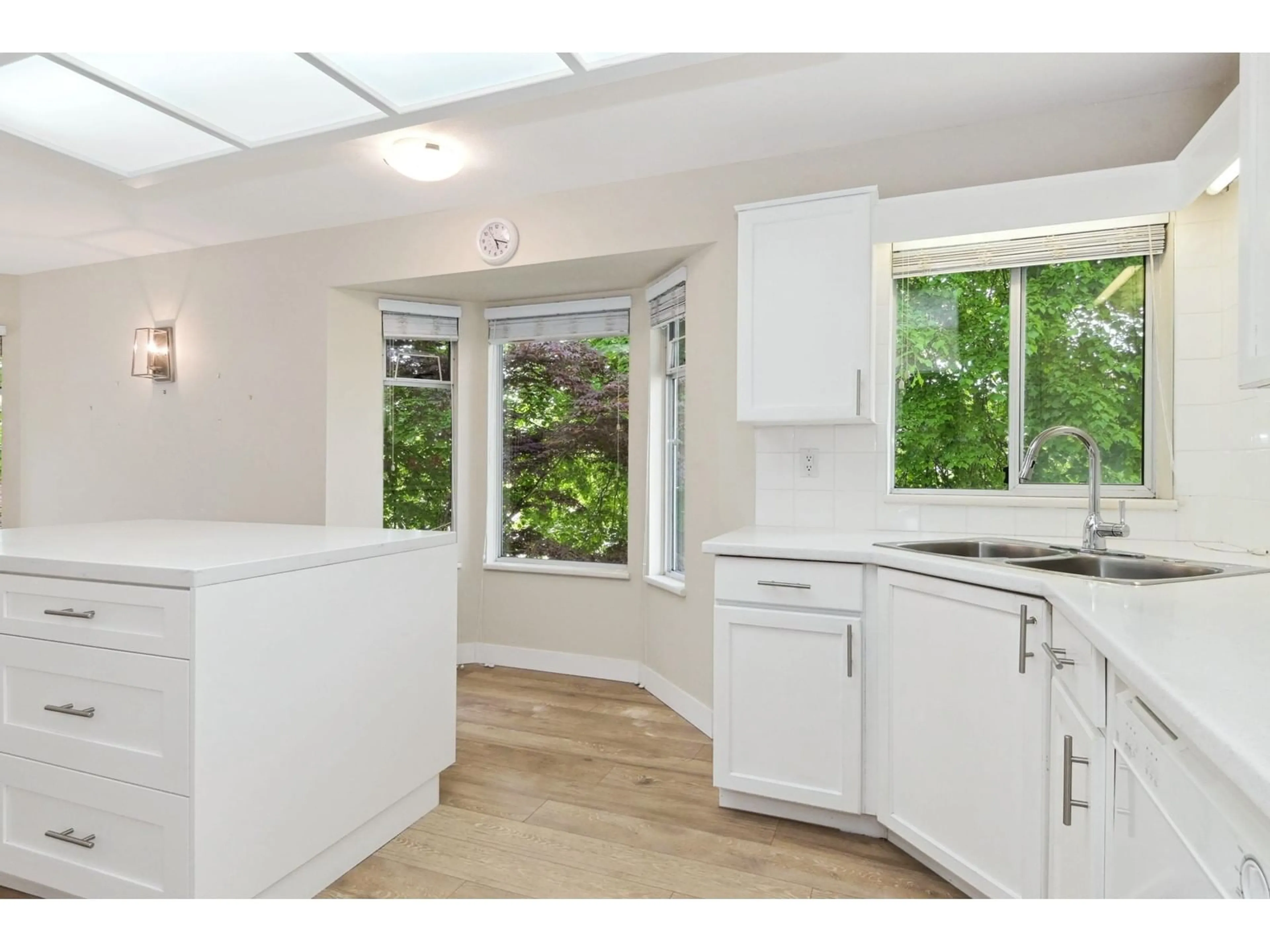 Open concept kitchen, unknown for 228 - 7156 121, Surrey British Columbia V3W0J6