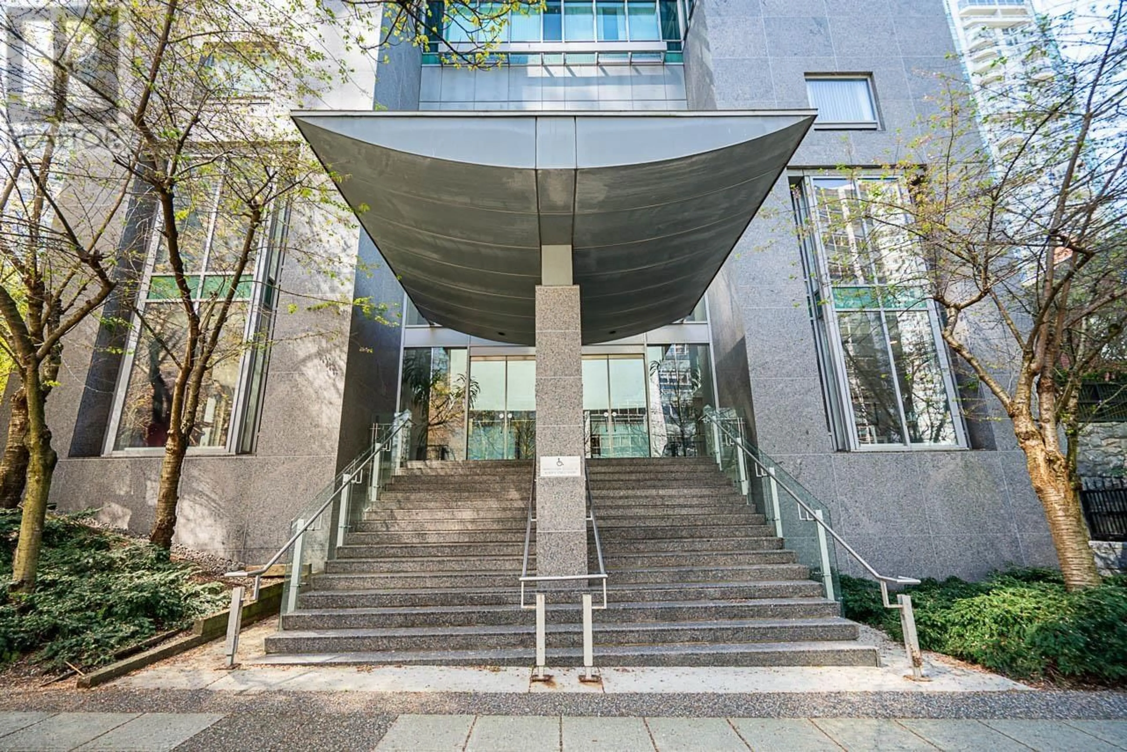 Indoor foyer for 702 - 1288 GEORGIA STREET, Vancouver British Columbia V6E4R3