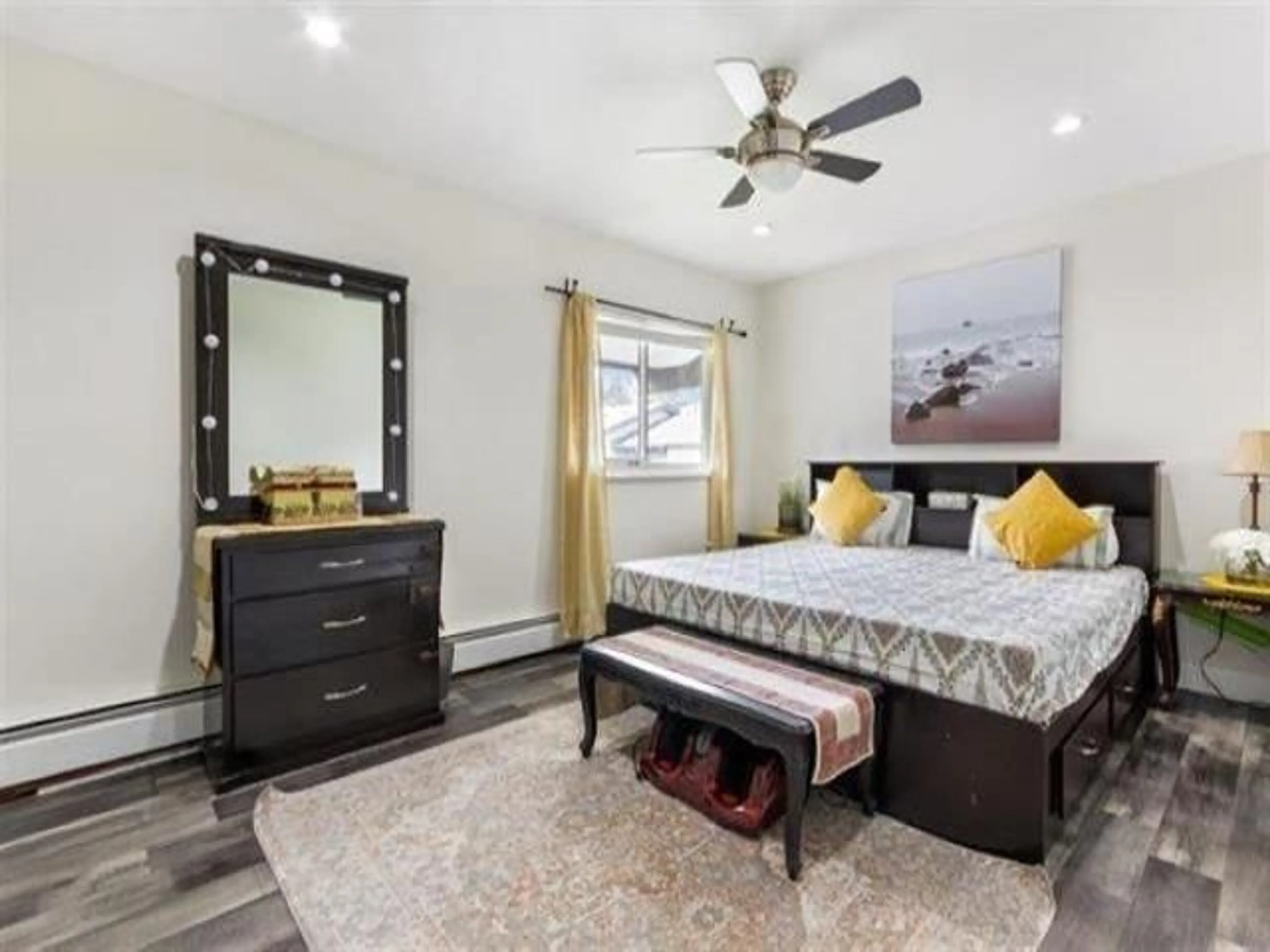 Bedroom with bed, wood/laminate floor for 263 - 7493 140, Surrey British Columbia V3W6G5