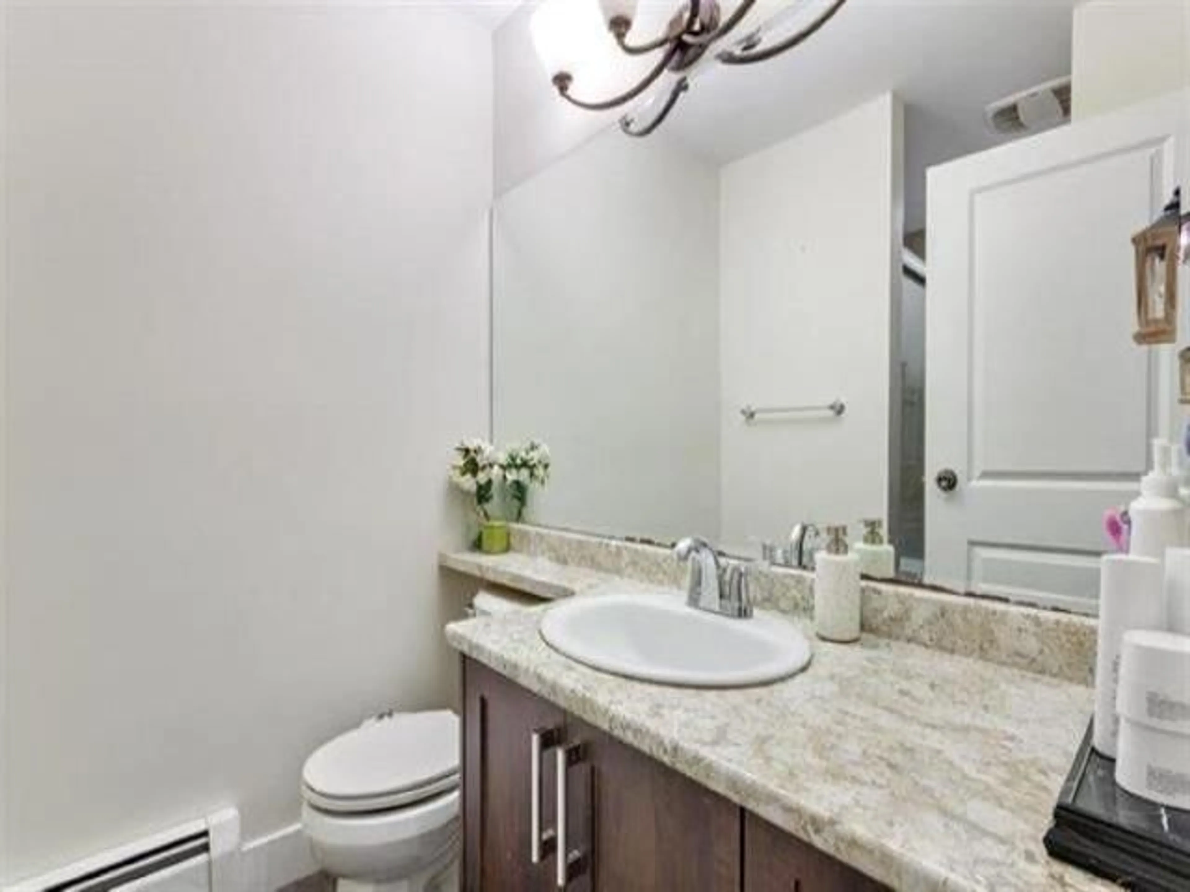 Standard bathroom, ceramic/tile floor for 263 - 7493 140, Surrey British Columbia V3W6G5