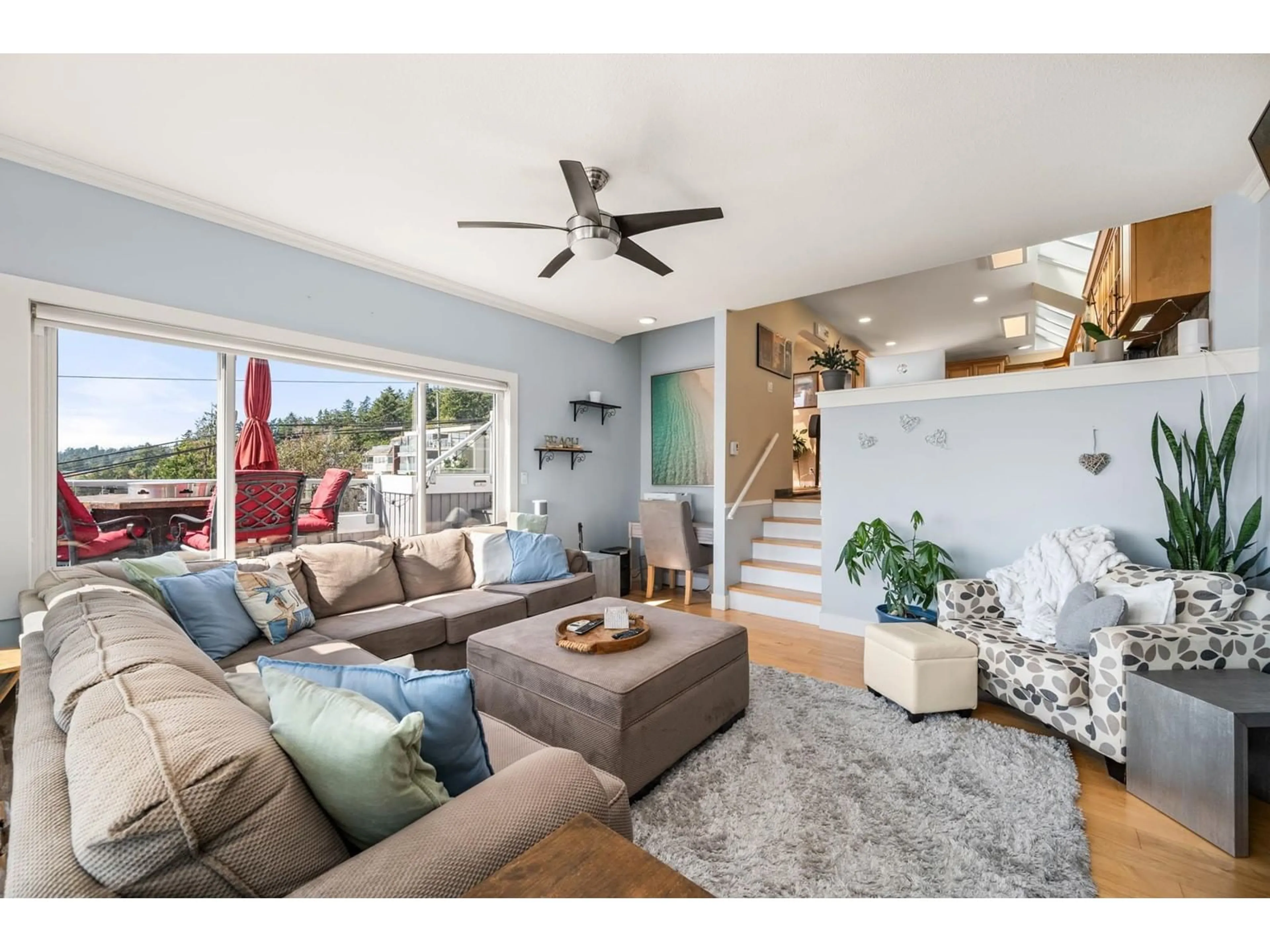 Living room with furniture, unknown for 1246 OXFORD, White Rock British Columbia V4B5G8