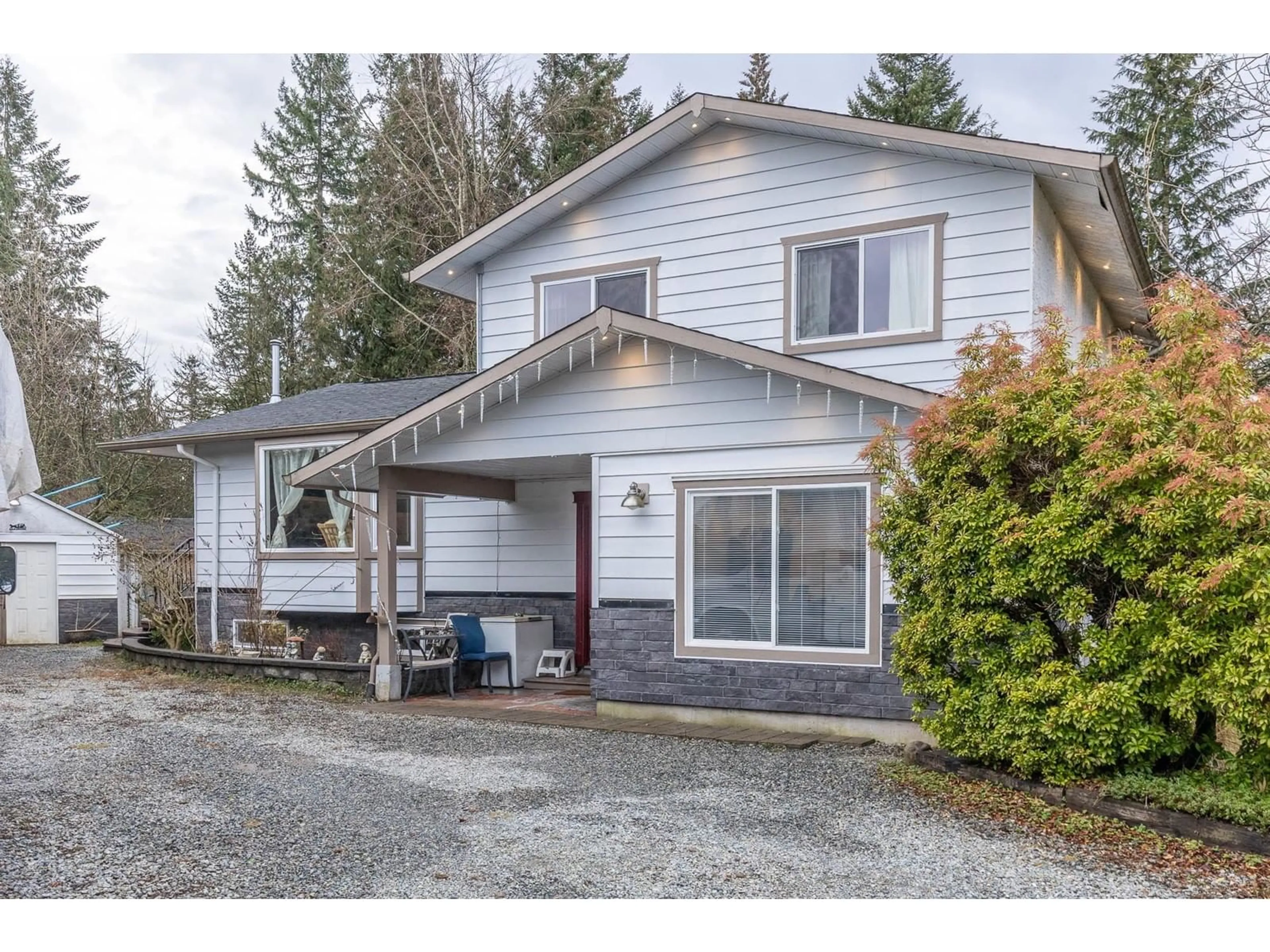 Home with vinyl exterior material, street for 32358 MCBRIDE, Mission British Columbia V2V6A2