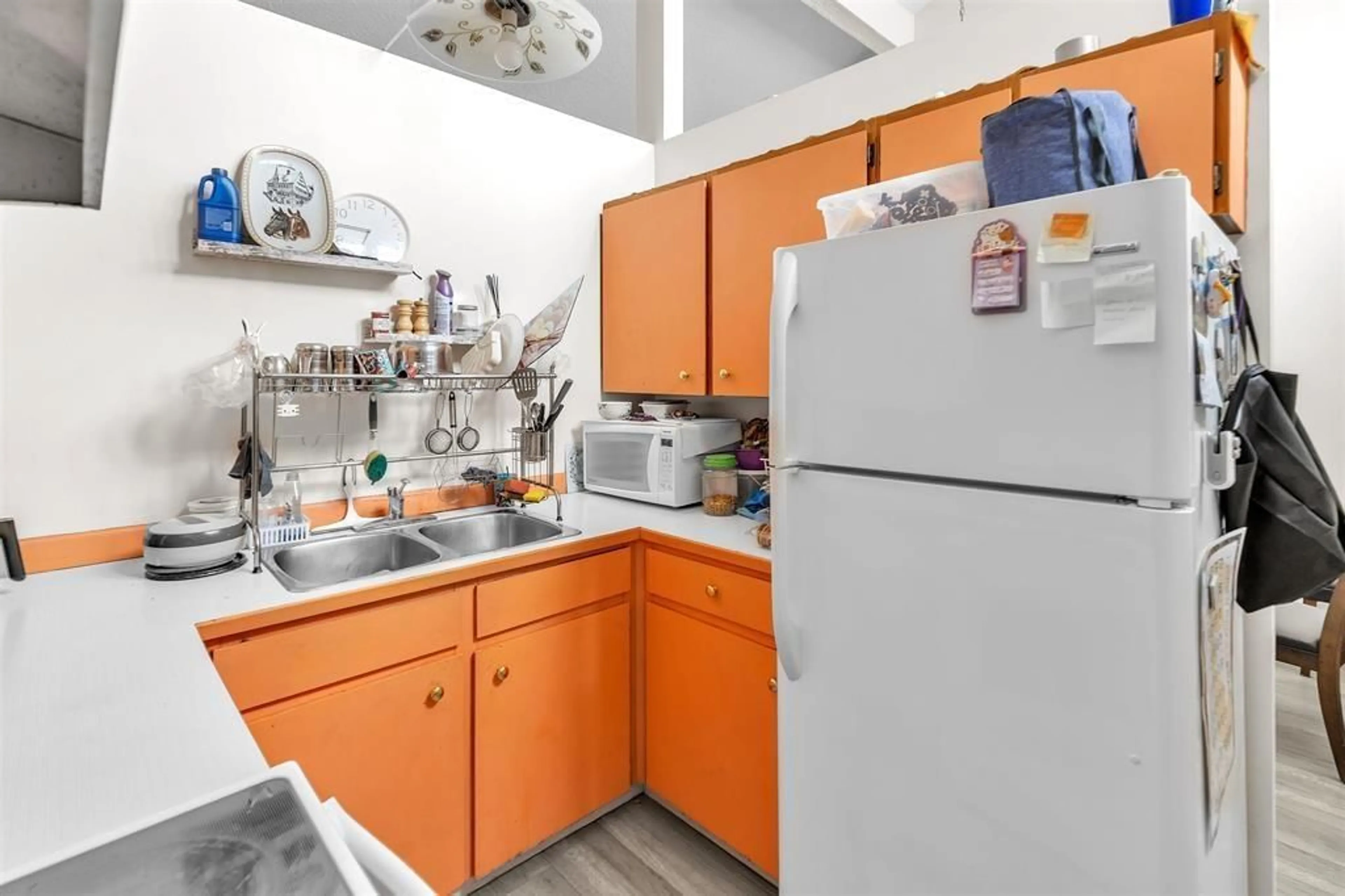 Standard kitchen, unknown for 6 - 9493 BROADWAY STREET, Chilliwack British Columbia V2P5T8