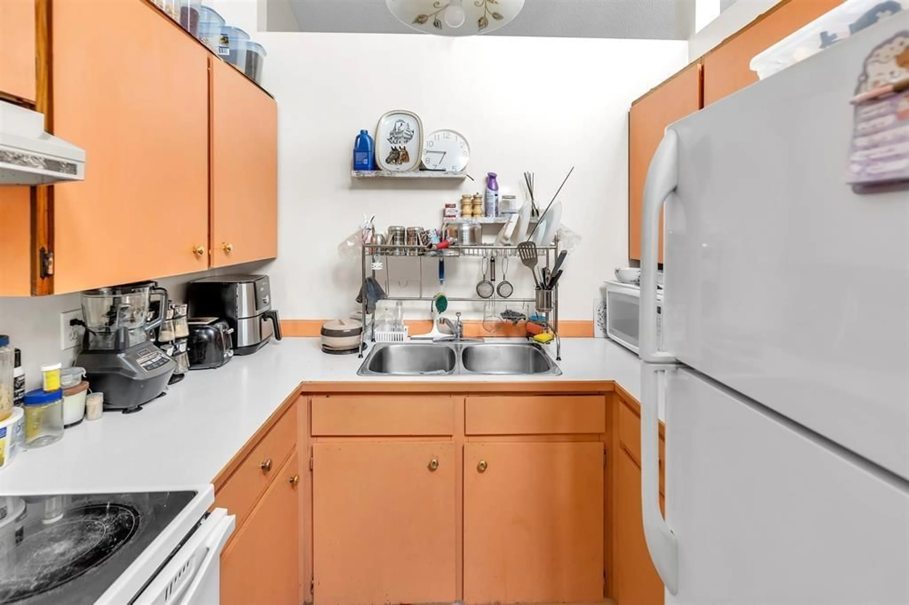 Standard kitchen, unknown for 6 - 9493 BROADWAY STREET, Chilliwack British Columbia V2P5T8