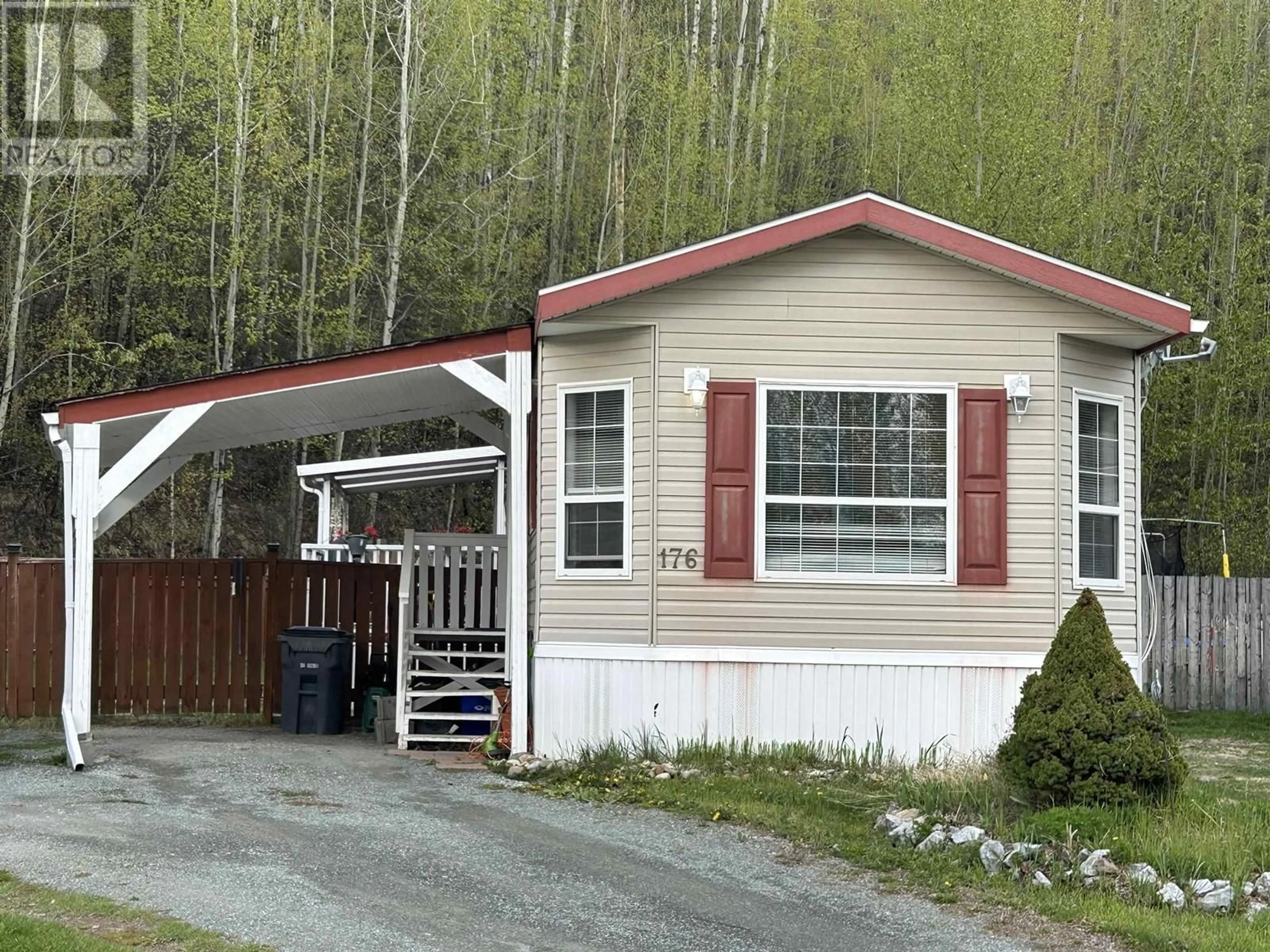 Home with vinyl exterior material, street for 176 - 2500 GRANT ROAD, Prince George British Columbia V2K4X9