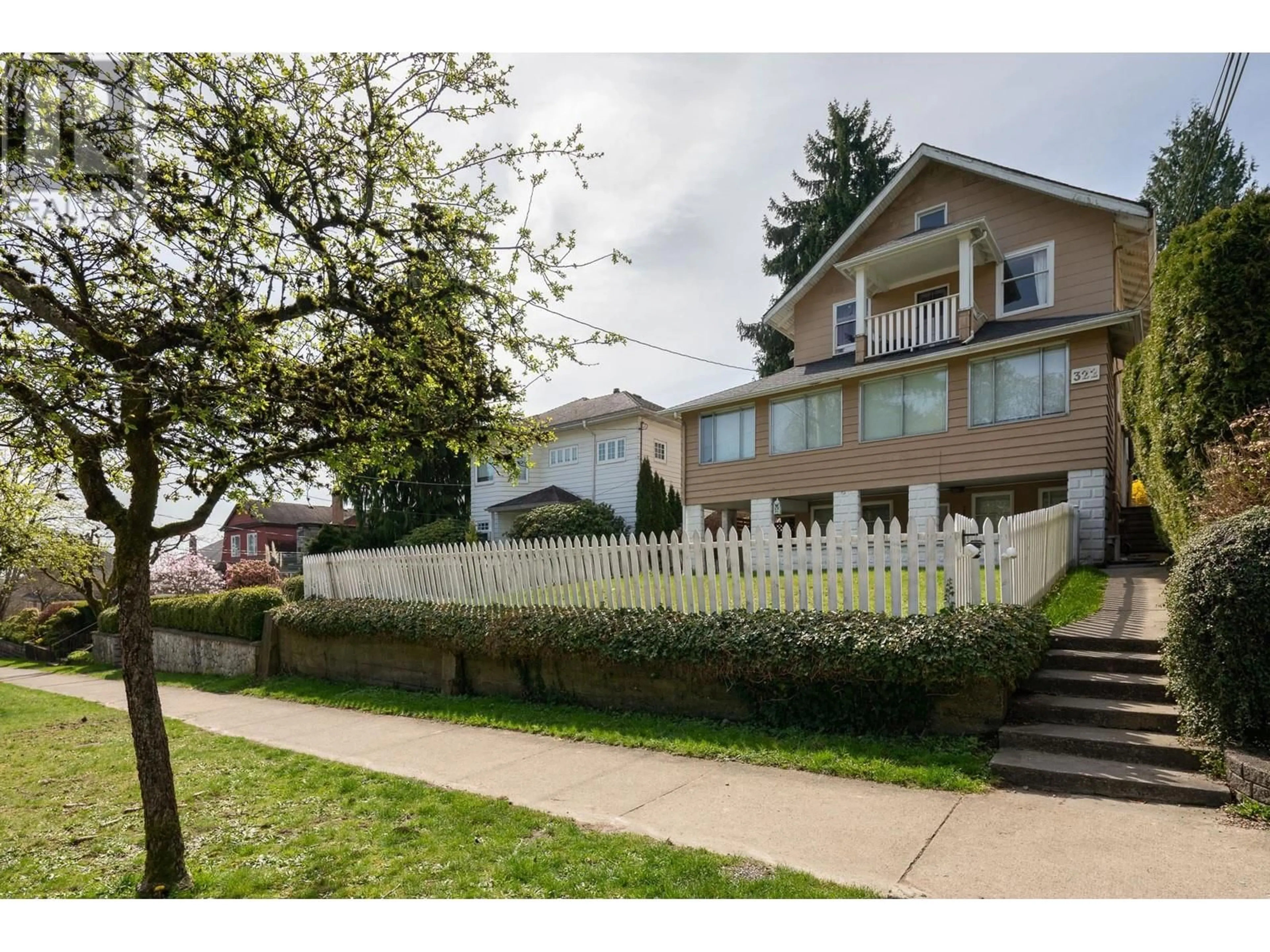 Unknown for 322 FIRST STREET, New Westminster British Columbia V3L2G6
