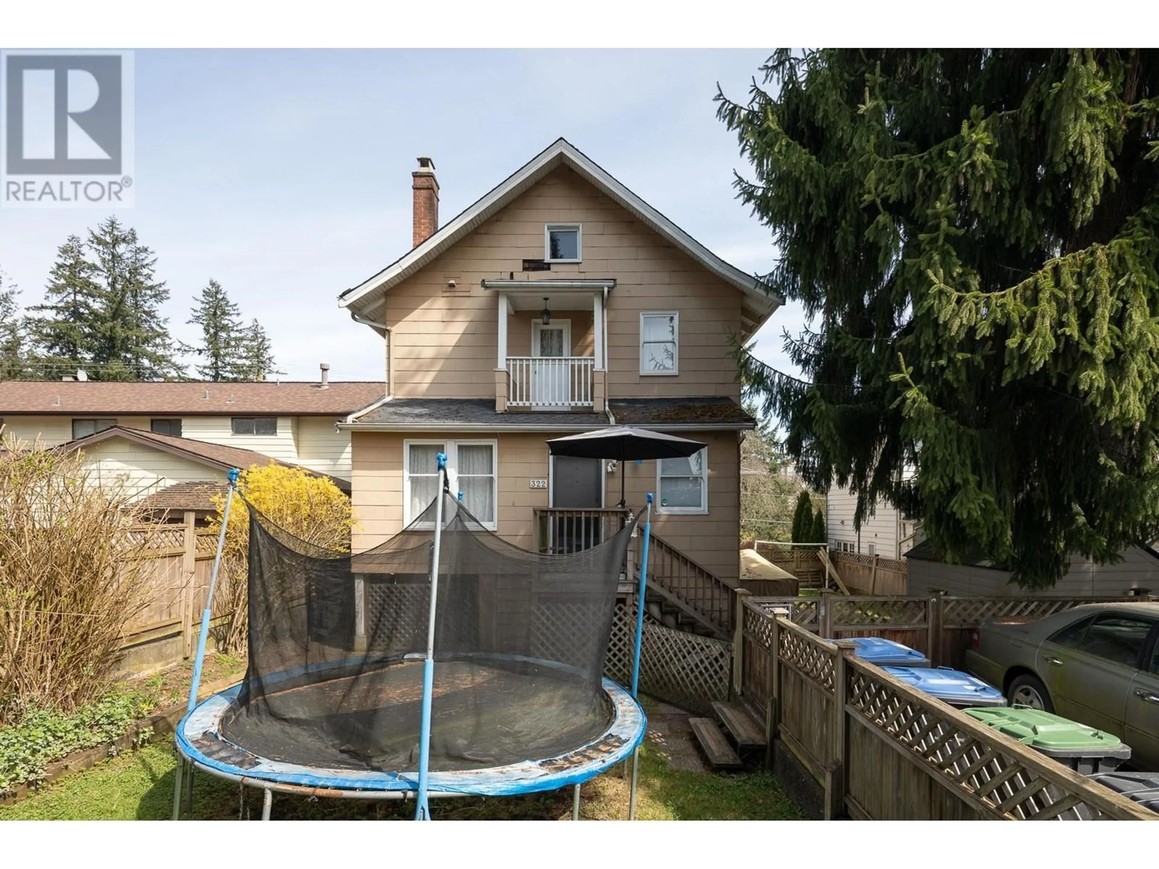 A pic from outside/outdoor area/front of a property/back of a property/a pic from drone, street for 322 FIRST STREET, New Westminster British Columbia V3L2G6
