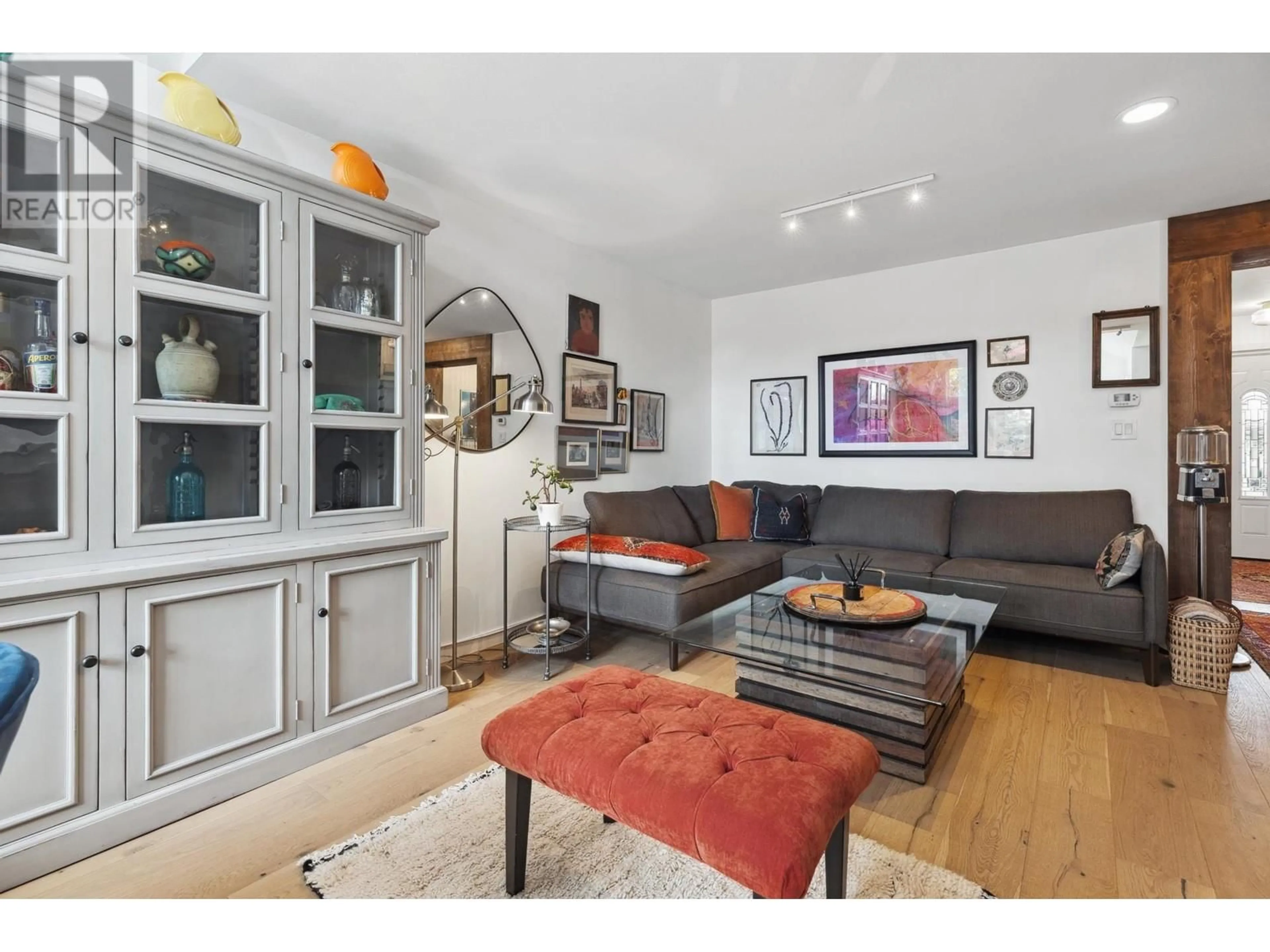 Living room with furniture, wood/laminate floor for 1585 BOWSER AVENUE, North Vancouver British Columbia V7P2Y4