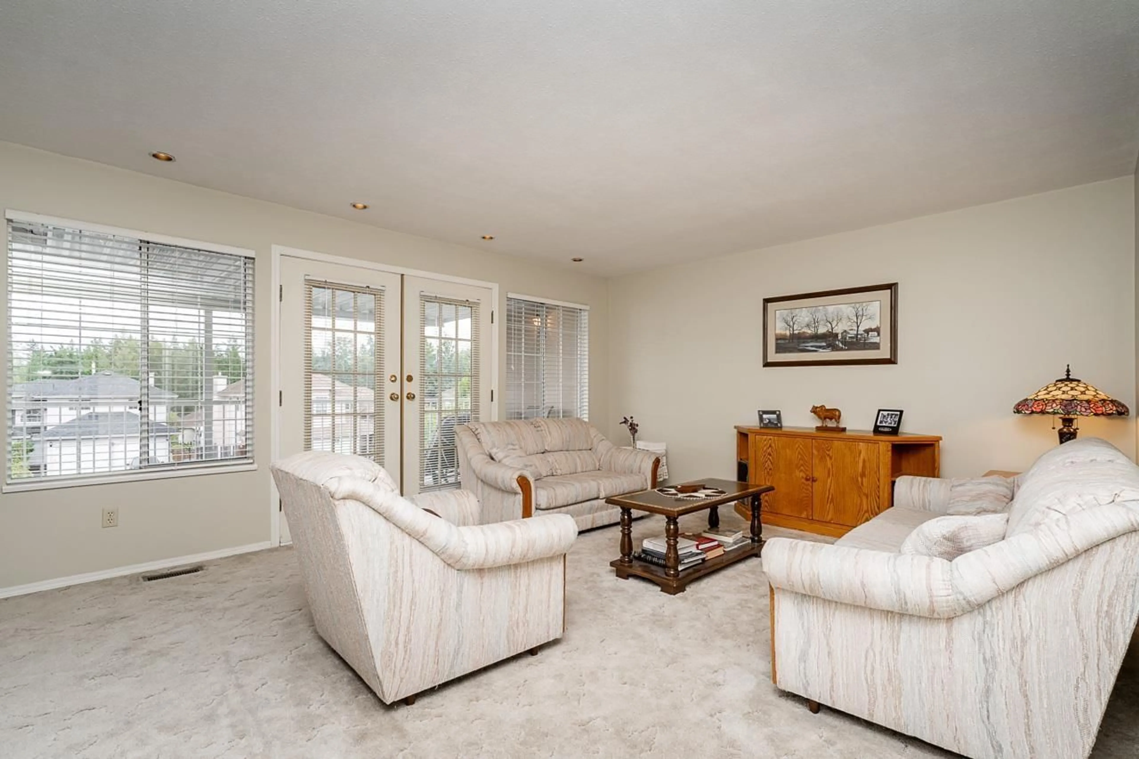 Living room with furniture, unknown for 9951 159A, Surrey British Columbia V4N2K8